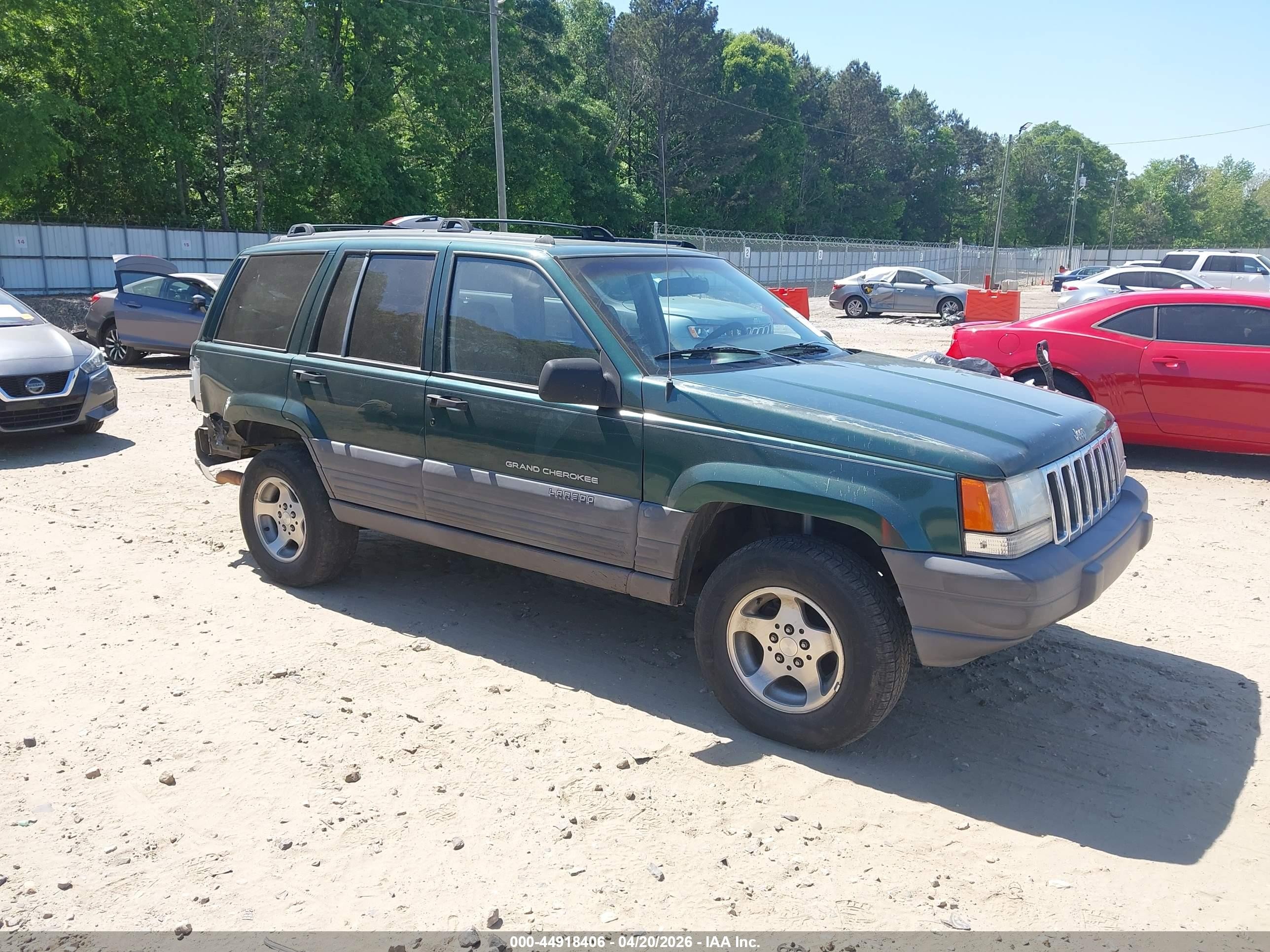 1998 Jeep Grand Cherokee Laredo, VIN 1J4FX58S3WC366934 — Rear end