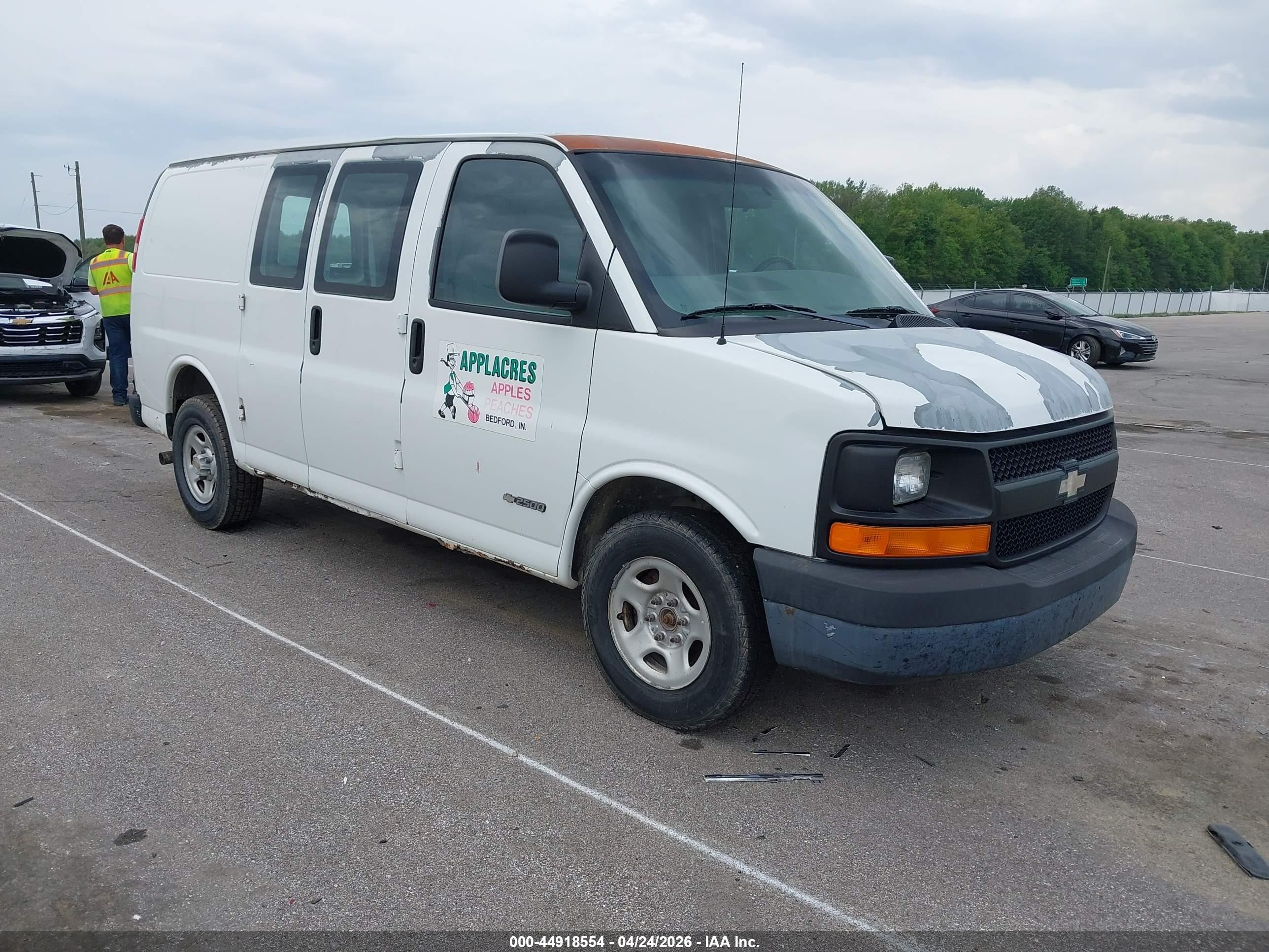 2003 Chevrolet Express, VIN 1GCFH25T731170226 — Normal wear