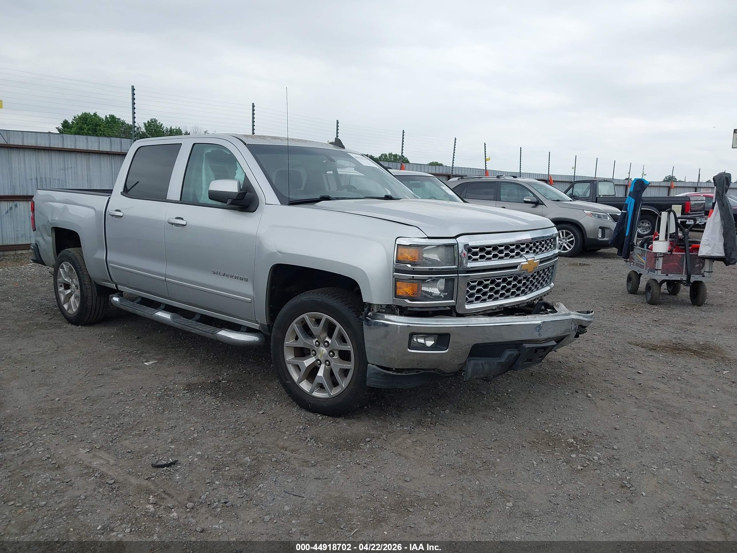 2015 Chevrolet Silverado 1500 LT, VIN 3GCPCREC4FG247555 — Front end