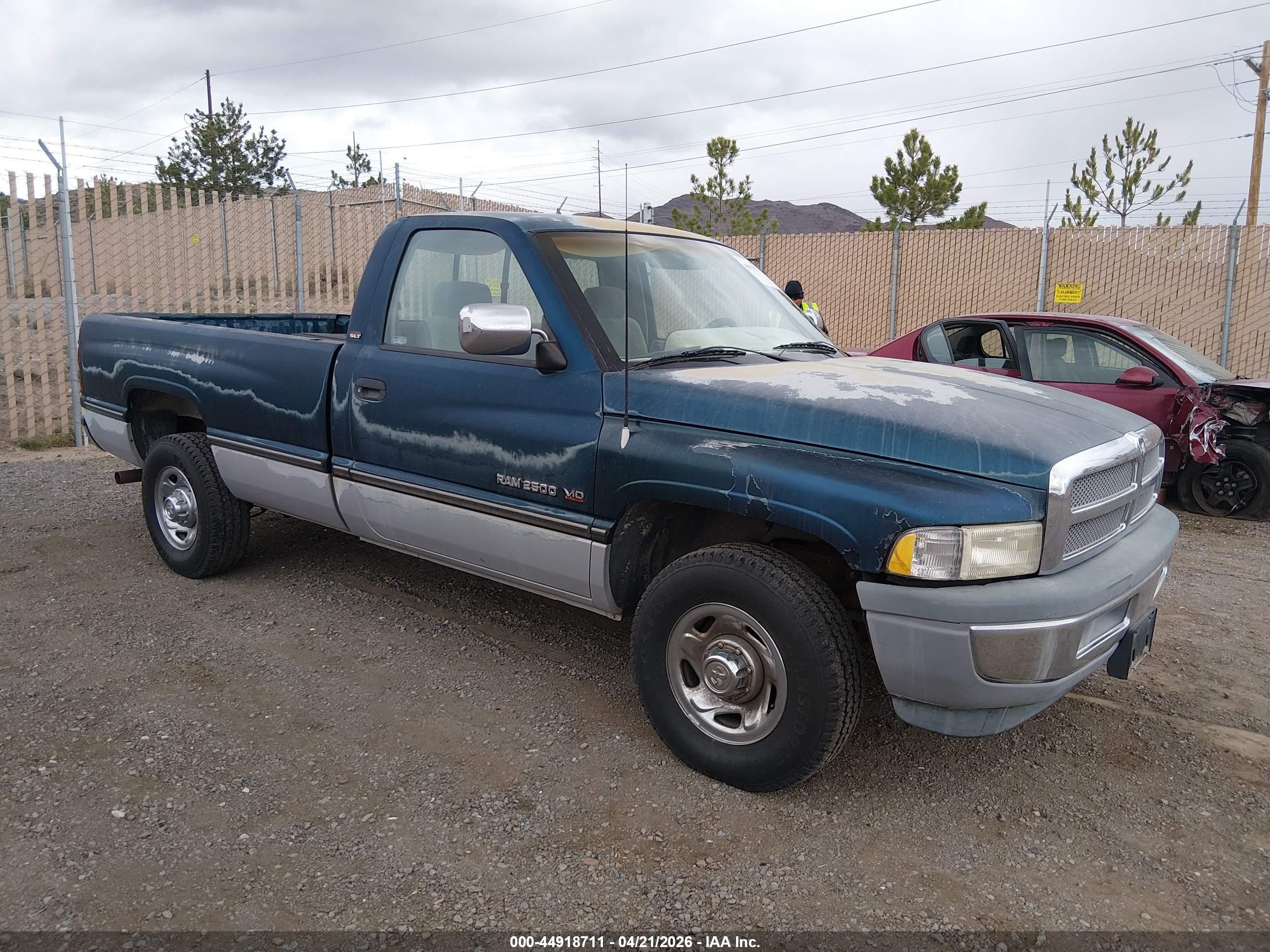 1995 Dodge 2500, VIN 1B7KC26W6SS185072 — Front end