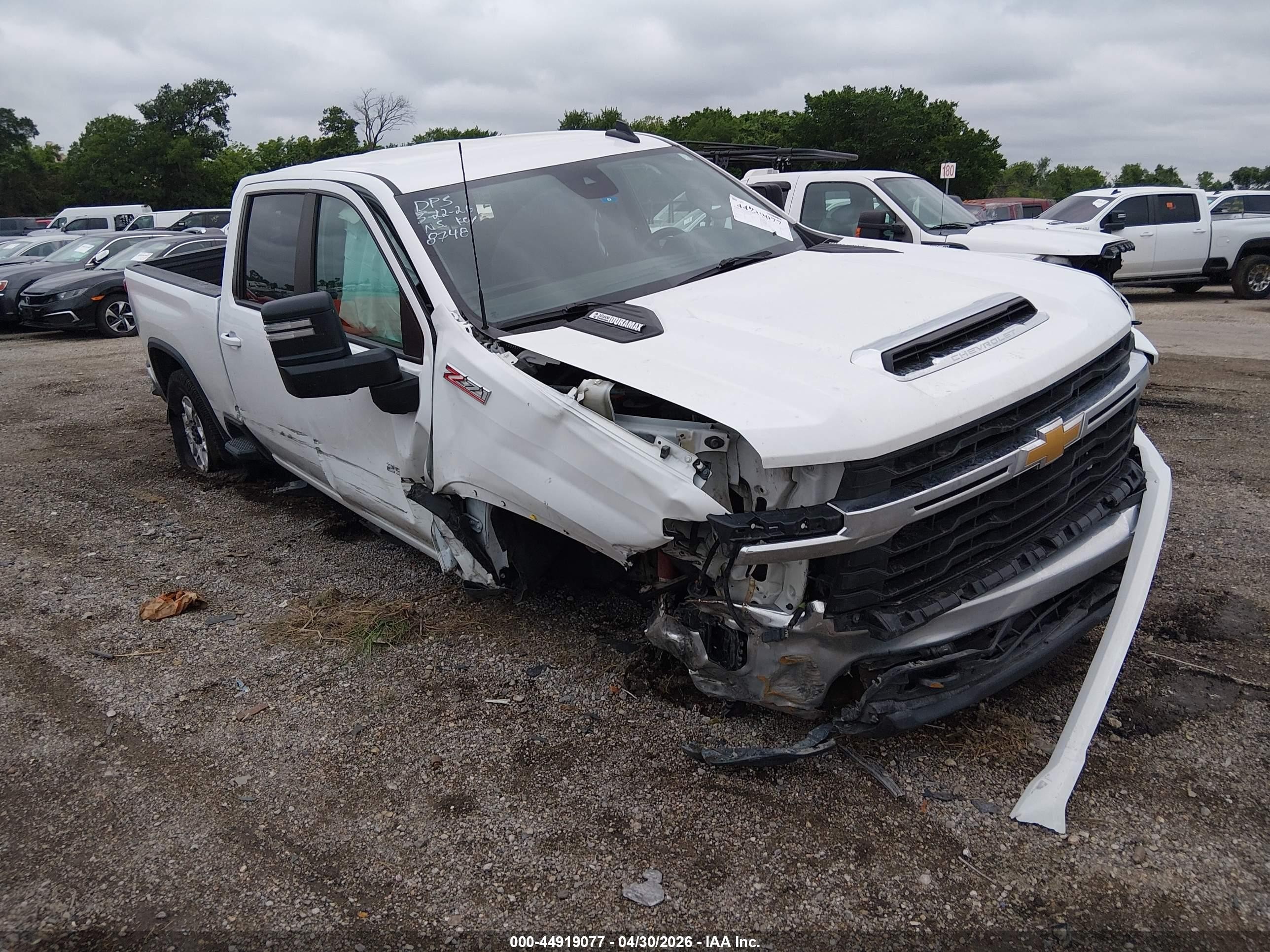 2024 Chevrolet Silverado 2500HD LT, VIN 1GC1YNEY6RF228748 — Перед