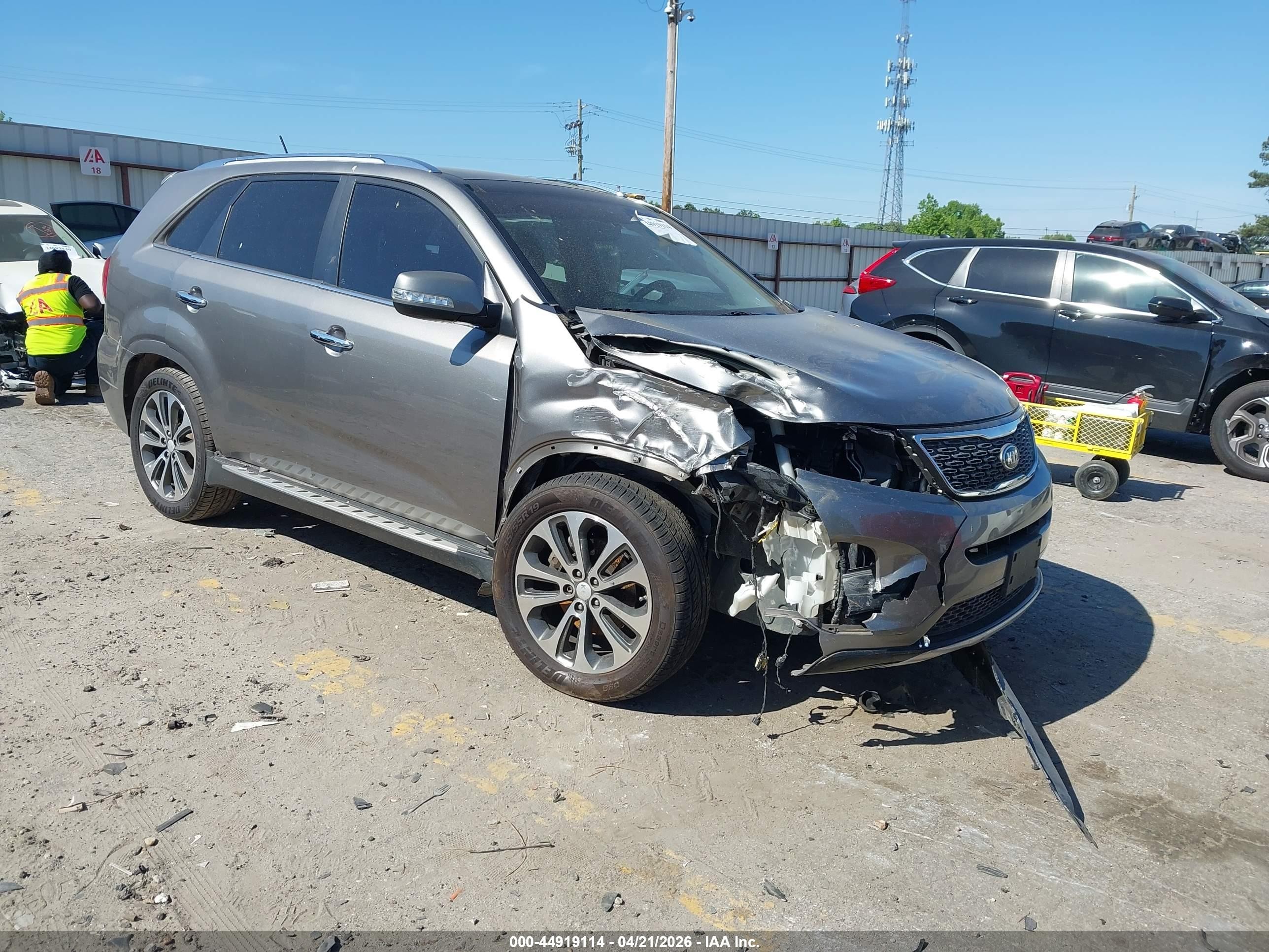 2014 Kia Sorento SX, VIN 5XYKW4A75EG465997 — Перед
