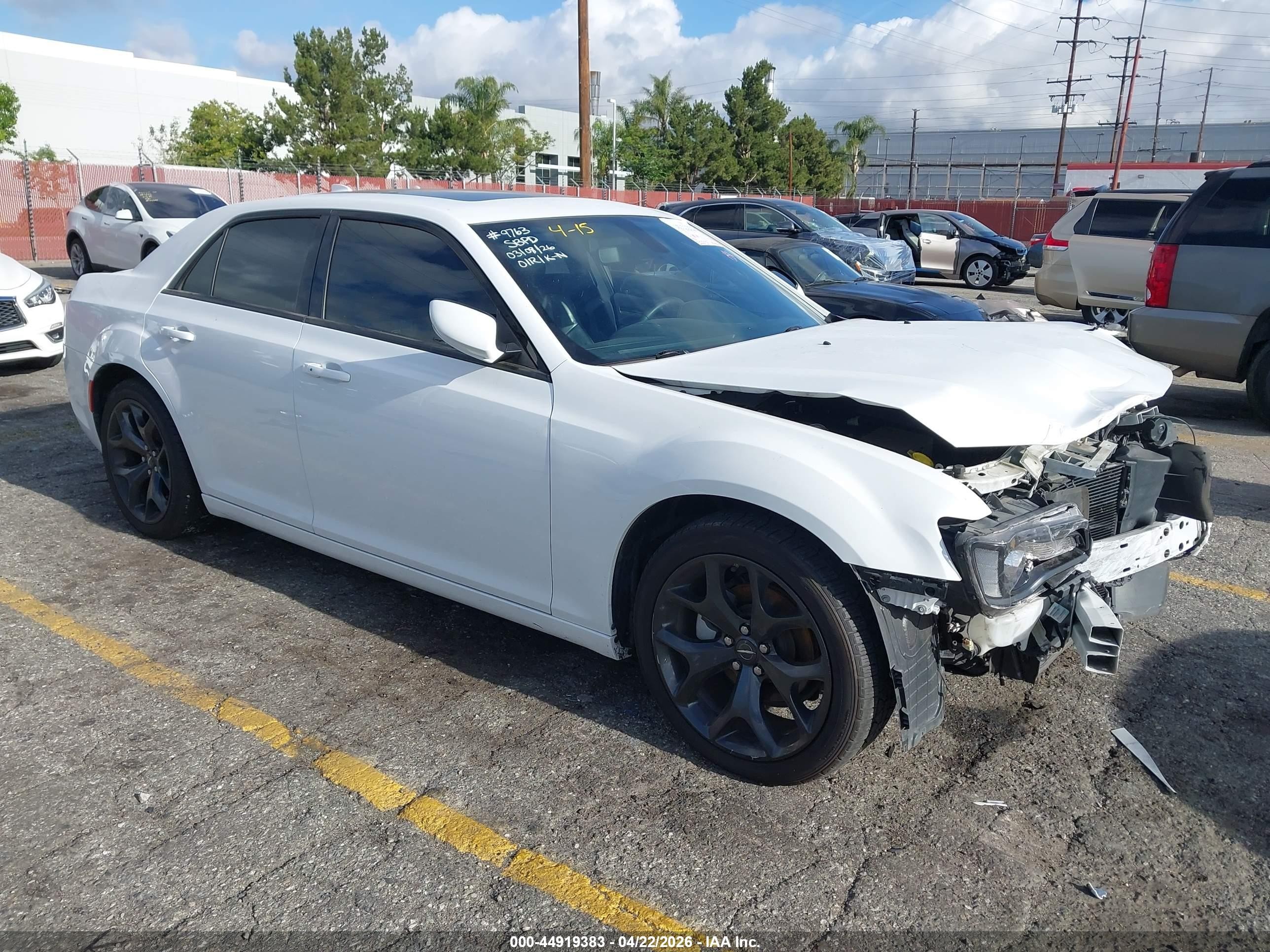 2023 Chrysler 300 S, VIN 2C3CCABG8PH561030 — Перед