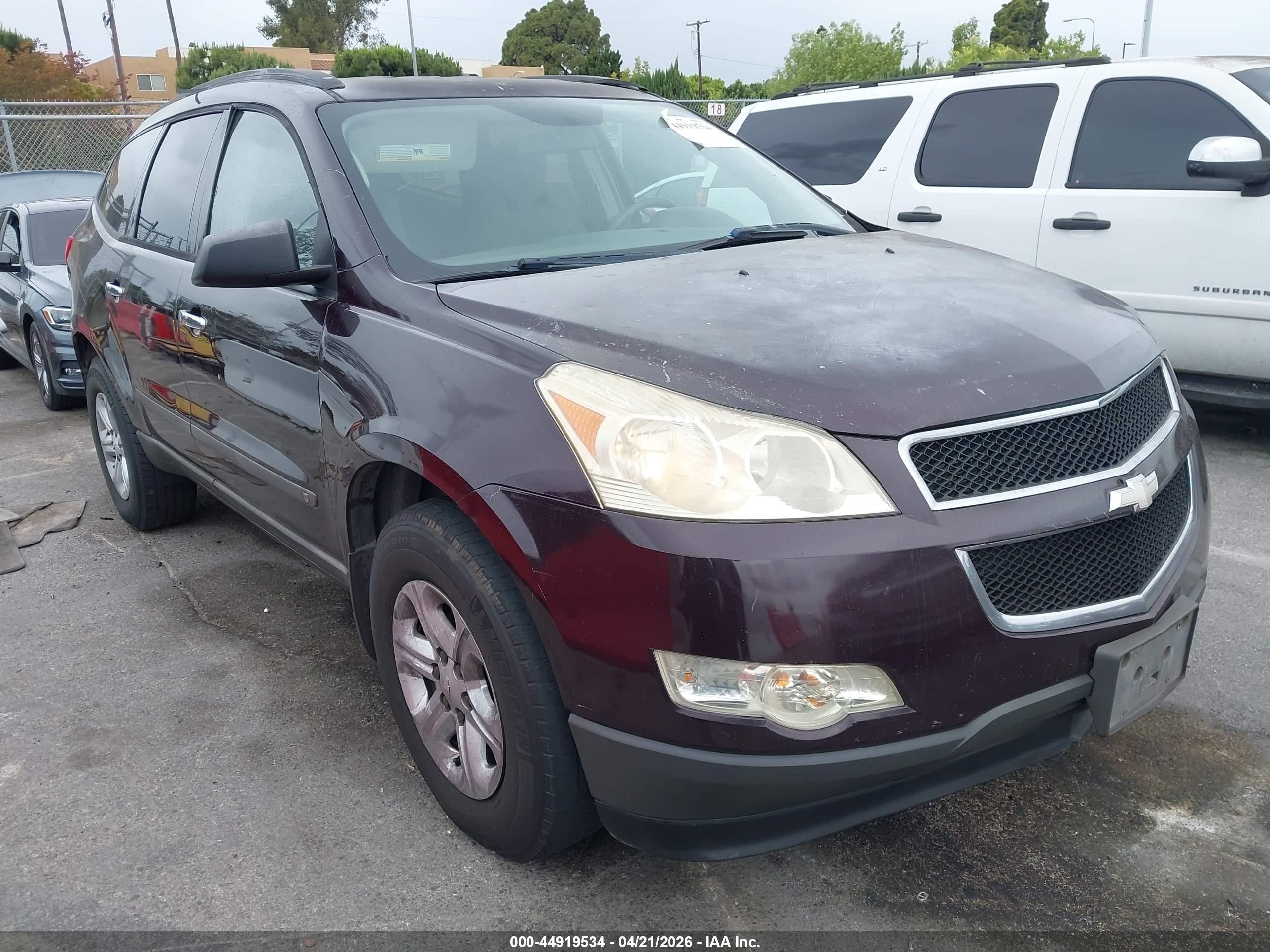 2009 Chevrolet Traverse LS, VIN 1GNER13DX9S158399 — Front end
