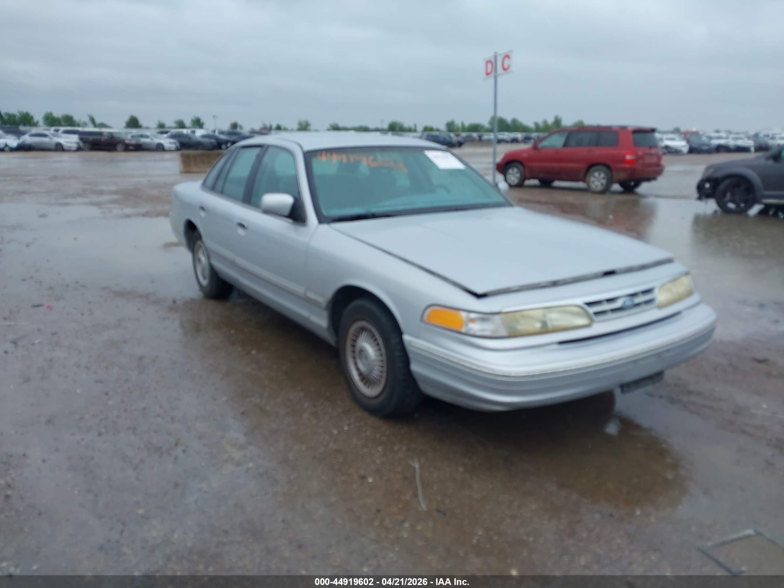 1997 Ford Crown Victoria, VIN 2FALP73W6VX114195 — Normal wear