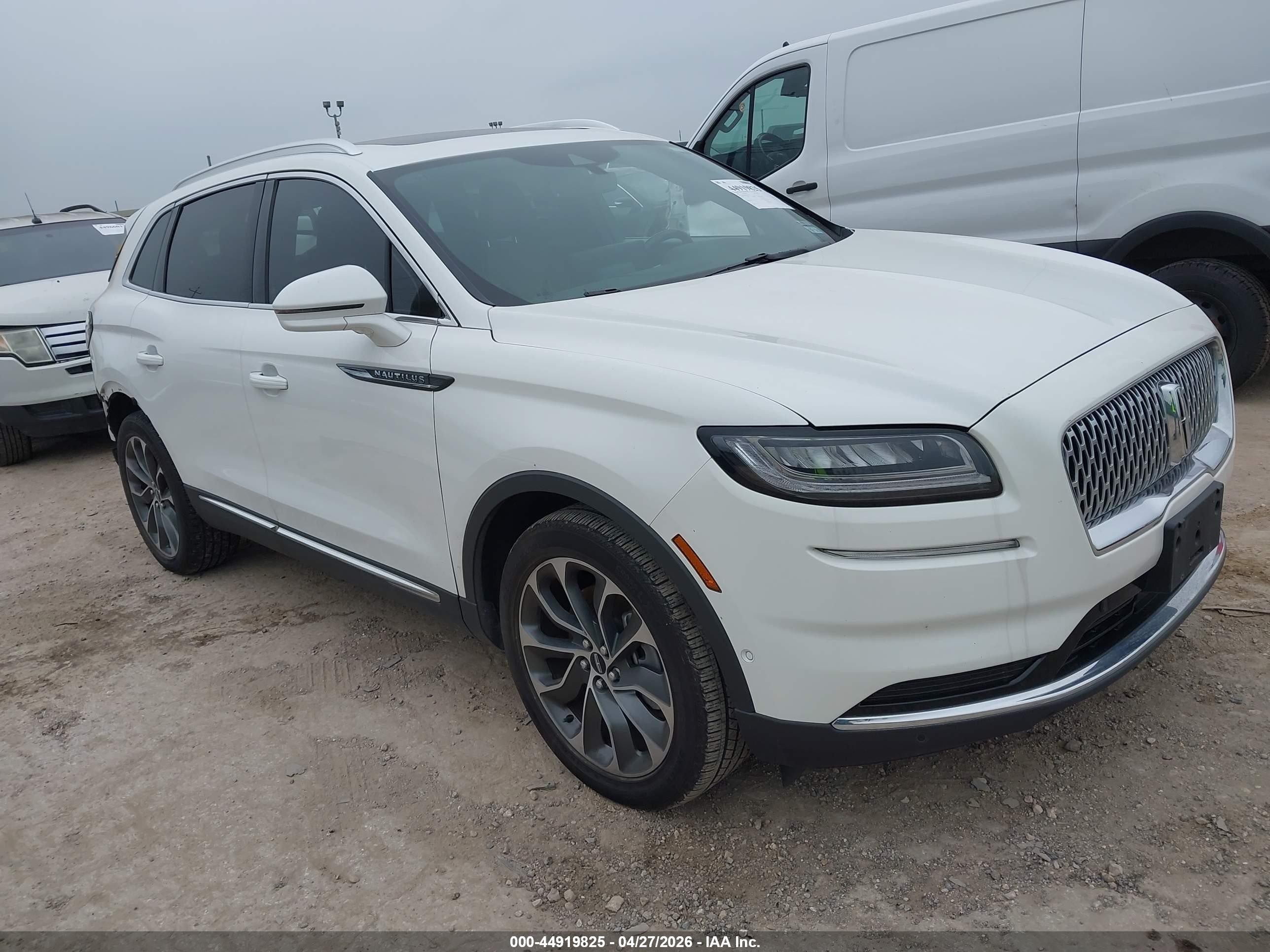 2023 Lincoln Nautilus Reserve, VIN 2LMPJ6K95PBL06310 — Rear end