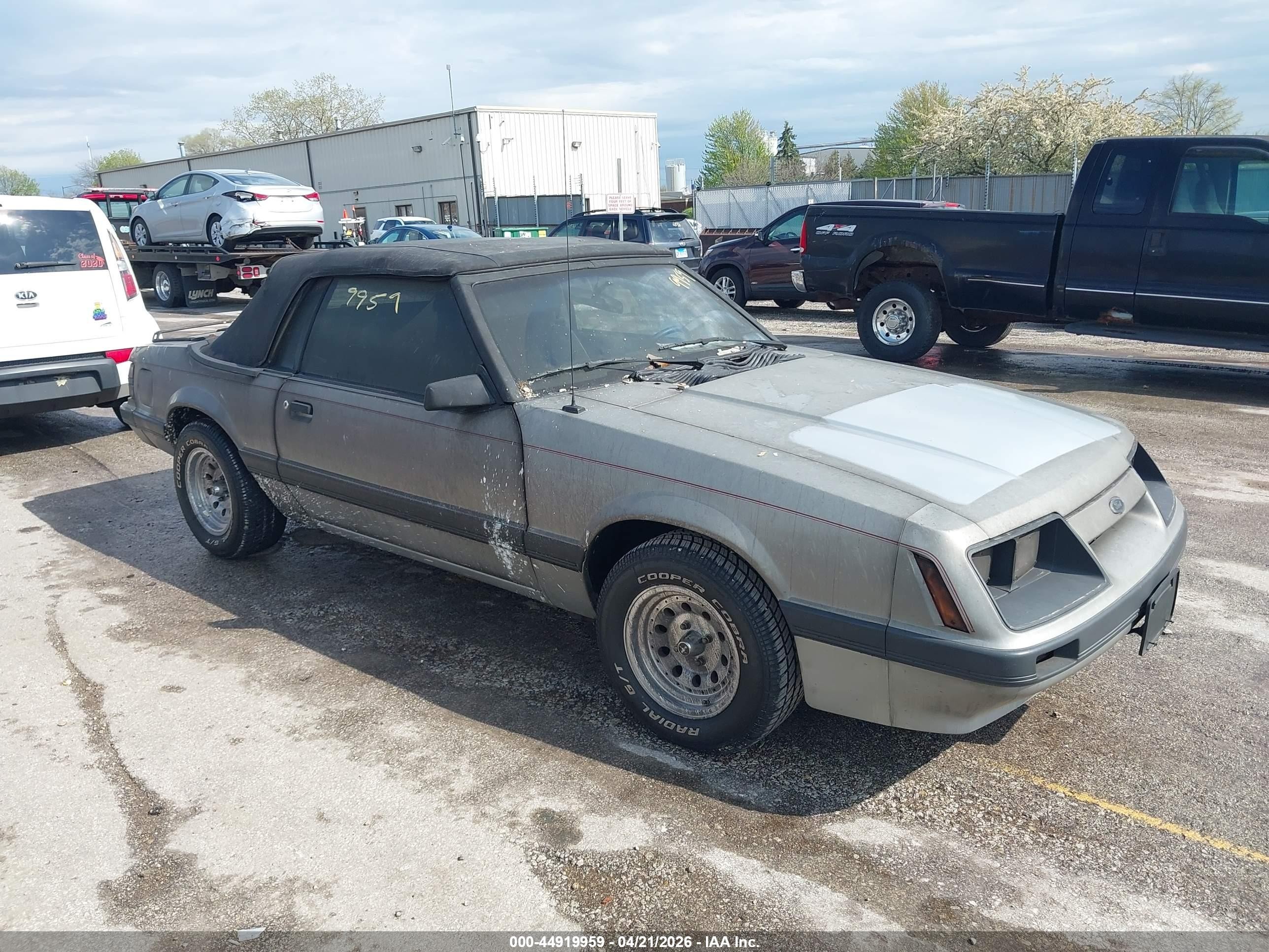 1986 Ford Mustang GLX, VIN 1FABP2736GF301871 — Front end
