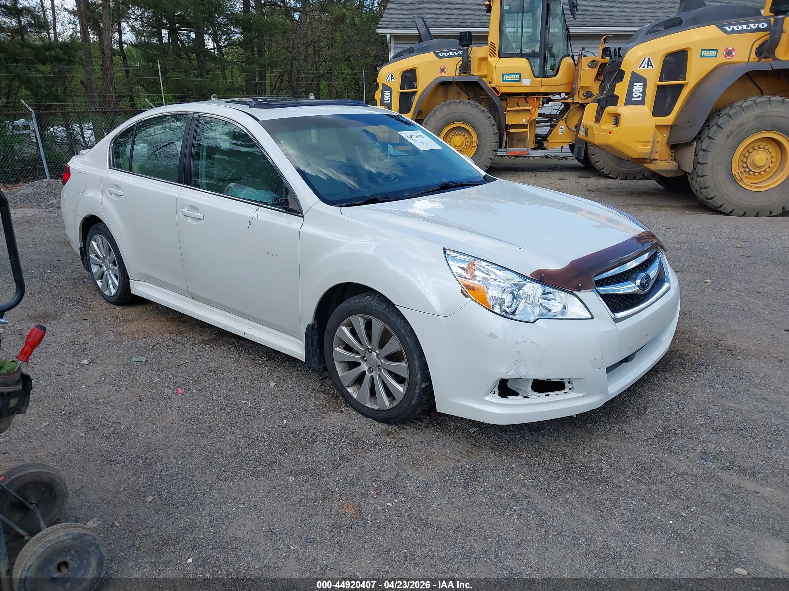 2010 Subaru Legacy Limited Moon, VIN 4S3BMCK69A3214095 — Перед