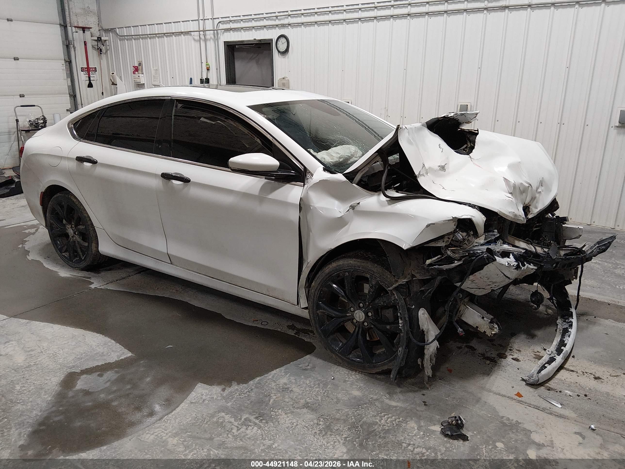 2015 Chrysler 200 C, VIN 1C3CCCEGXFN673860 — Front end