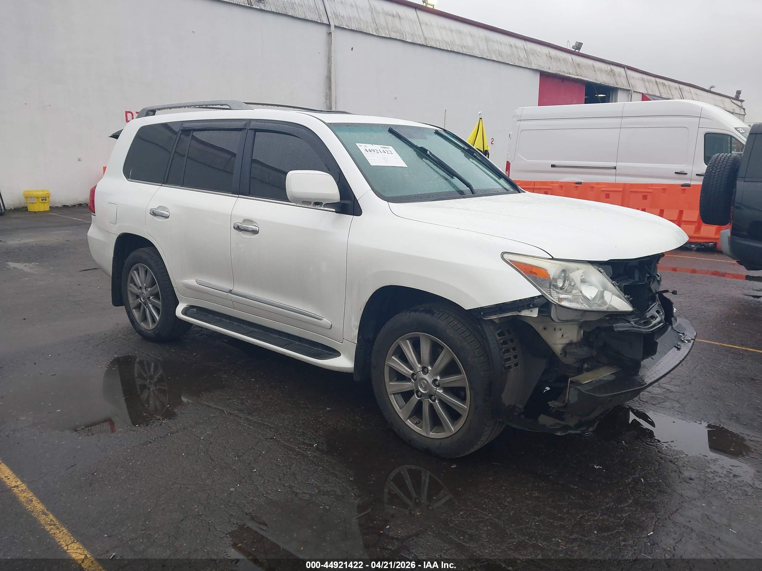 2011 Lexus LX 570, VIN JTJHY7AX1B4062578 — Front end
