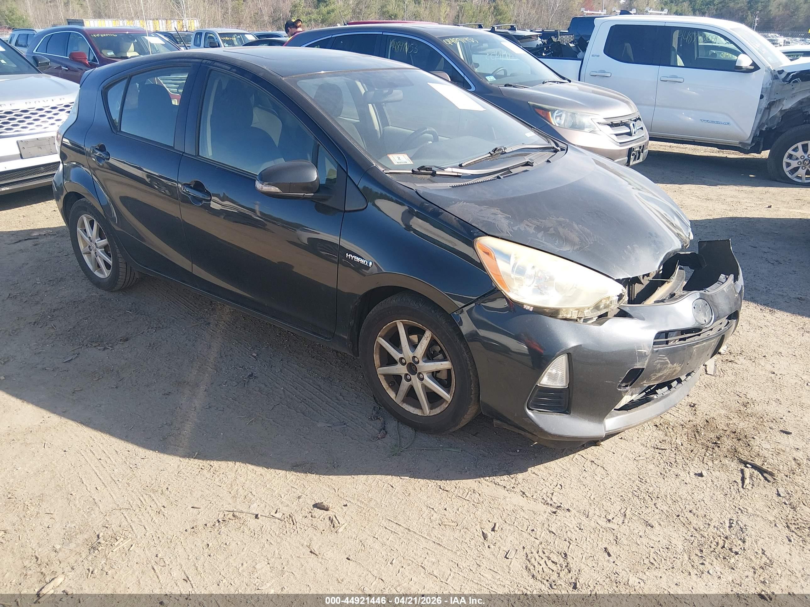 2014 Toyota Prius Two, VIN JTDKDTB34E1080295 — Front end