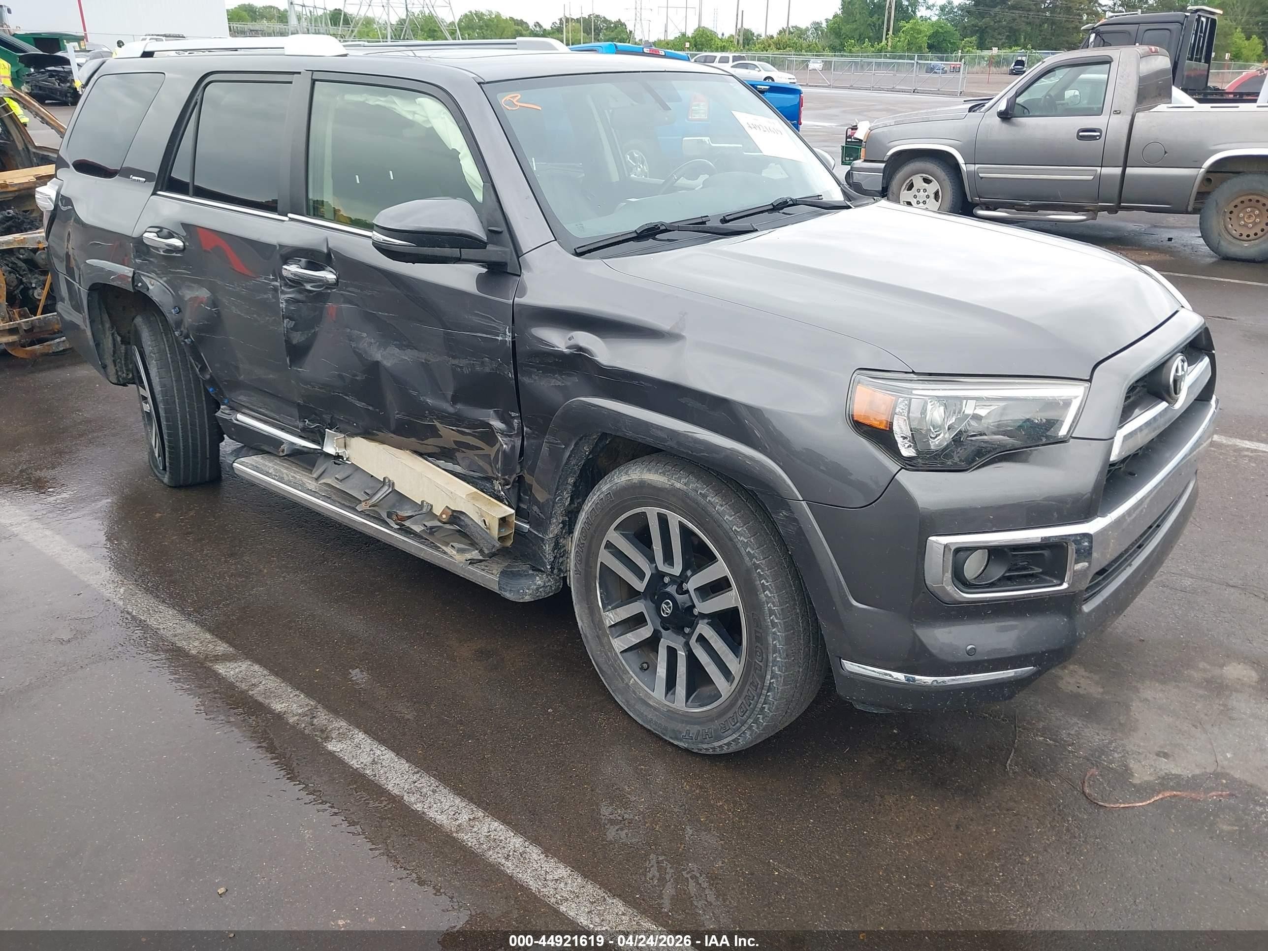 2019 Toyota 4Runner TRD Off Road, VIN JTEBU5JRXK5699596 — Side