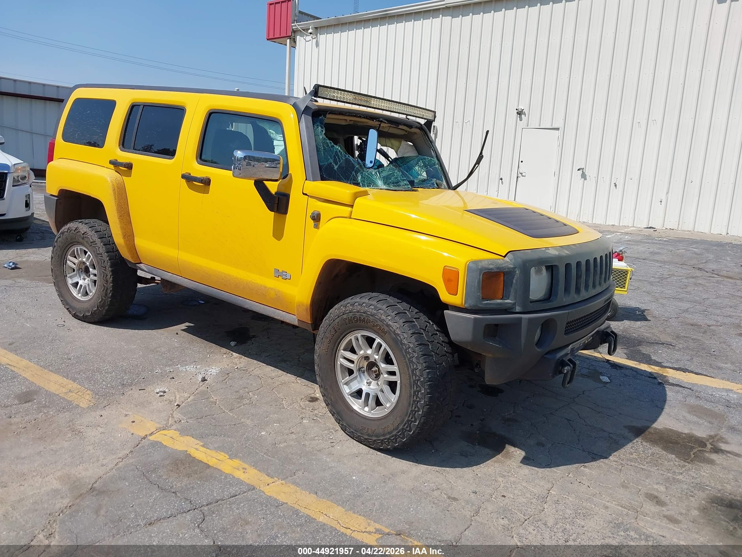 2007 Hummer H3 SUV, VIN 5GTDN13E578186428 — Side
