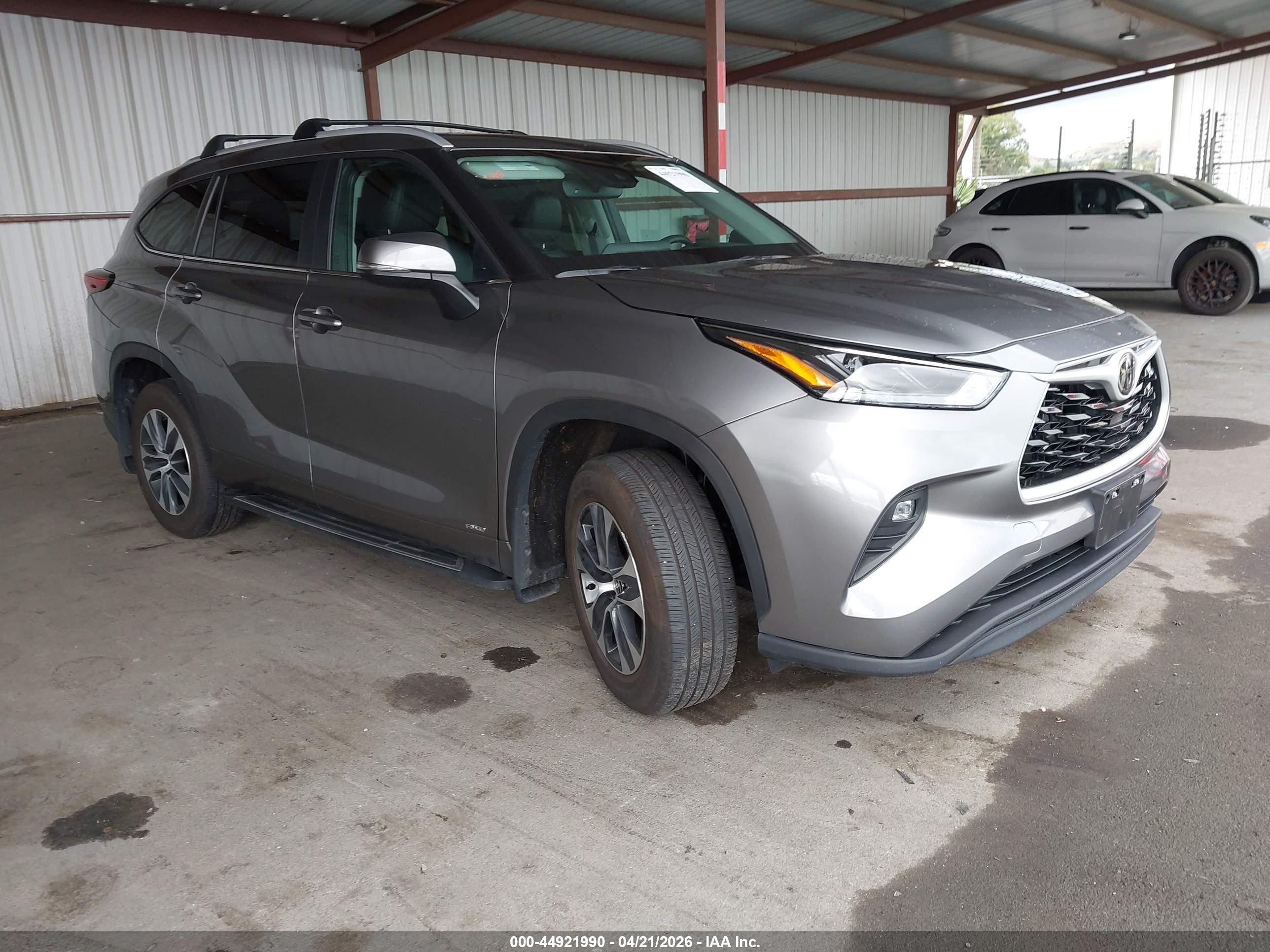 2026 Toyota Highlander Hybrid XLE, VIN 5TDKBRCH9TS691491 — Front end