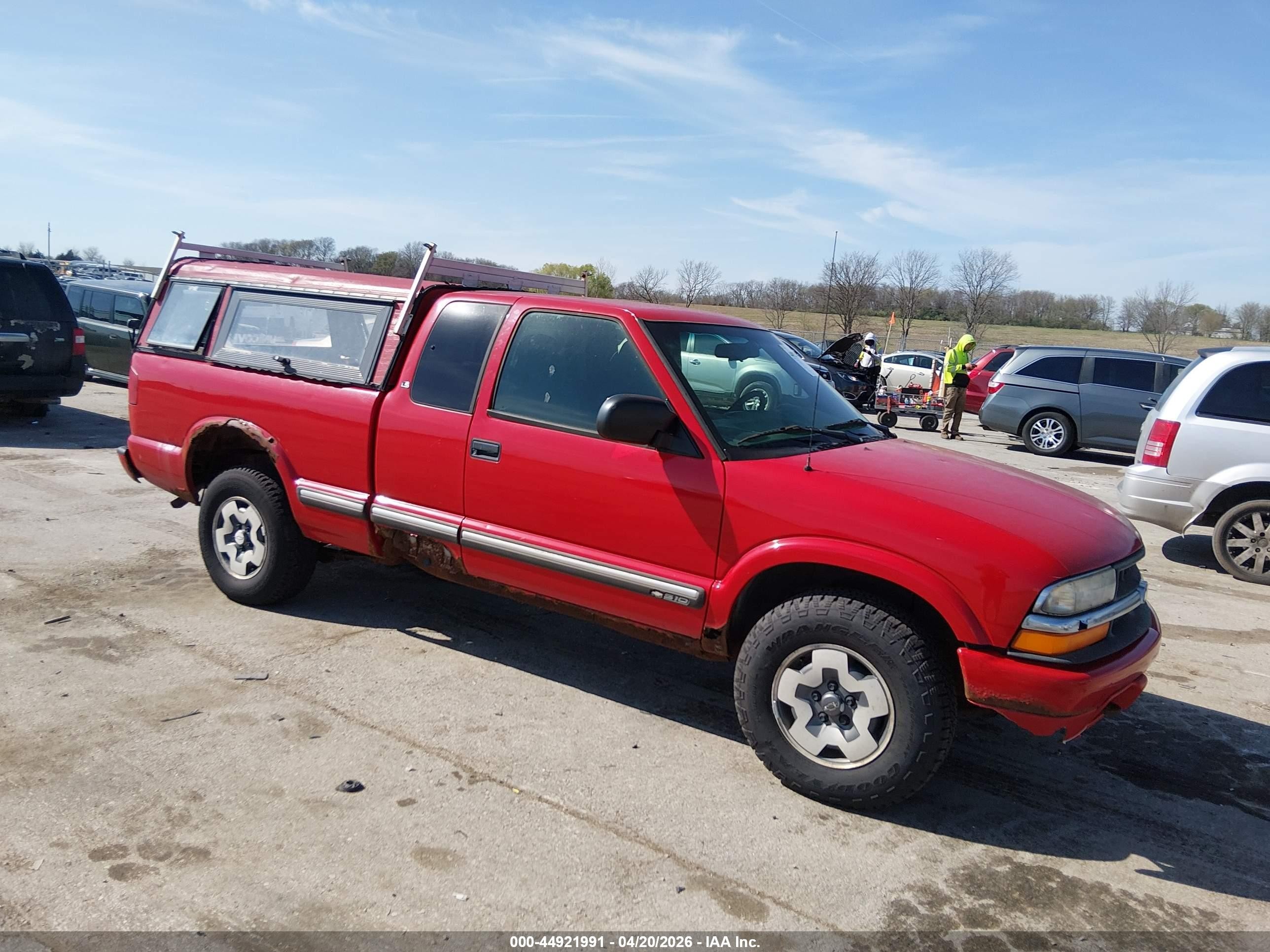 2000 Chevrolet S-10 LS, VIN 1GCDT19W7YK219625 — Hail