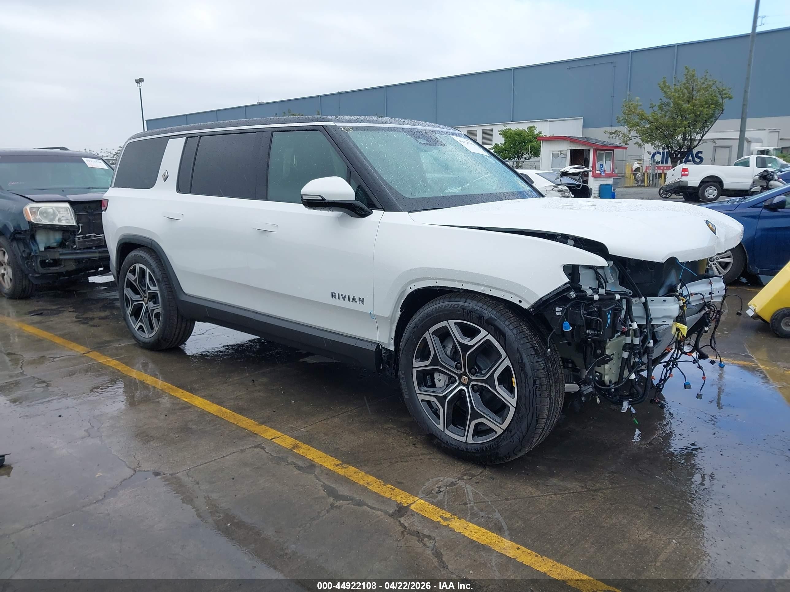 2026 Rivian R1S, VIN 7PDSGCBA1TN085796 — Front end