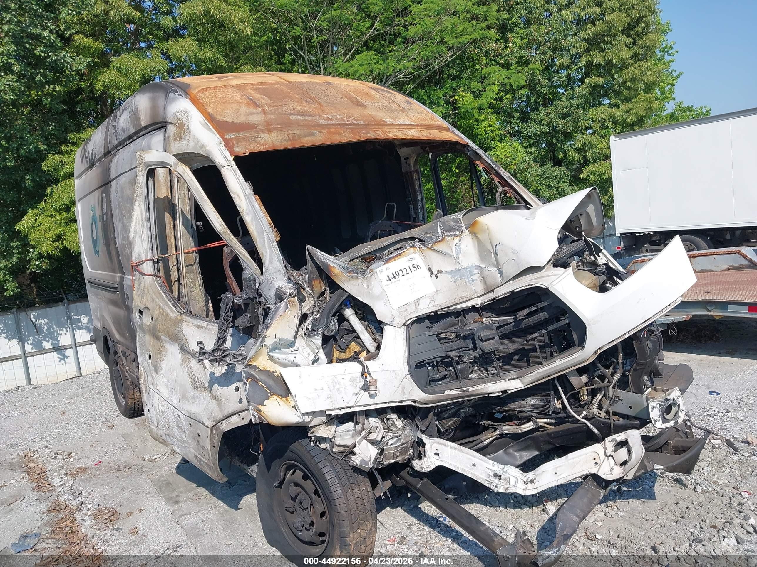2018 Ford Transit, VIN 1FTYR2XM8JKA32262 — Пожар