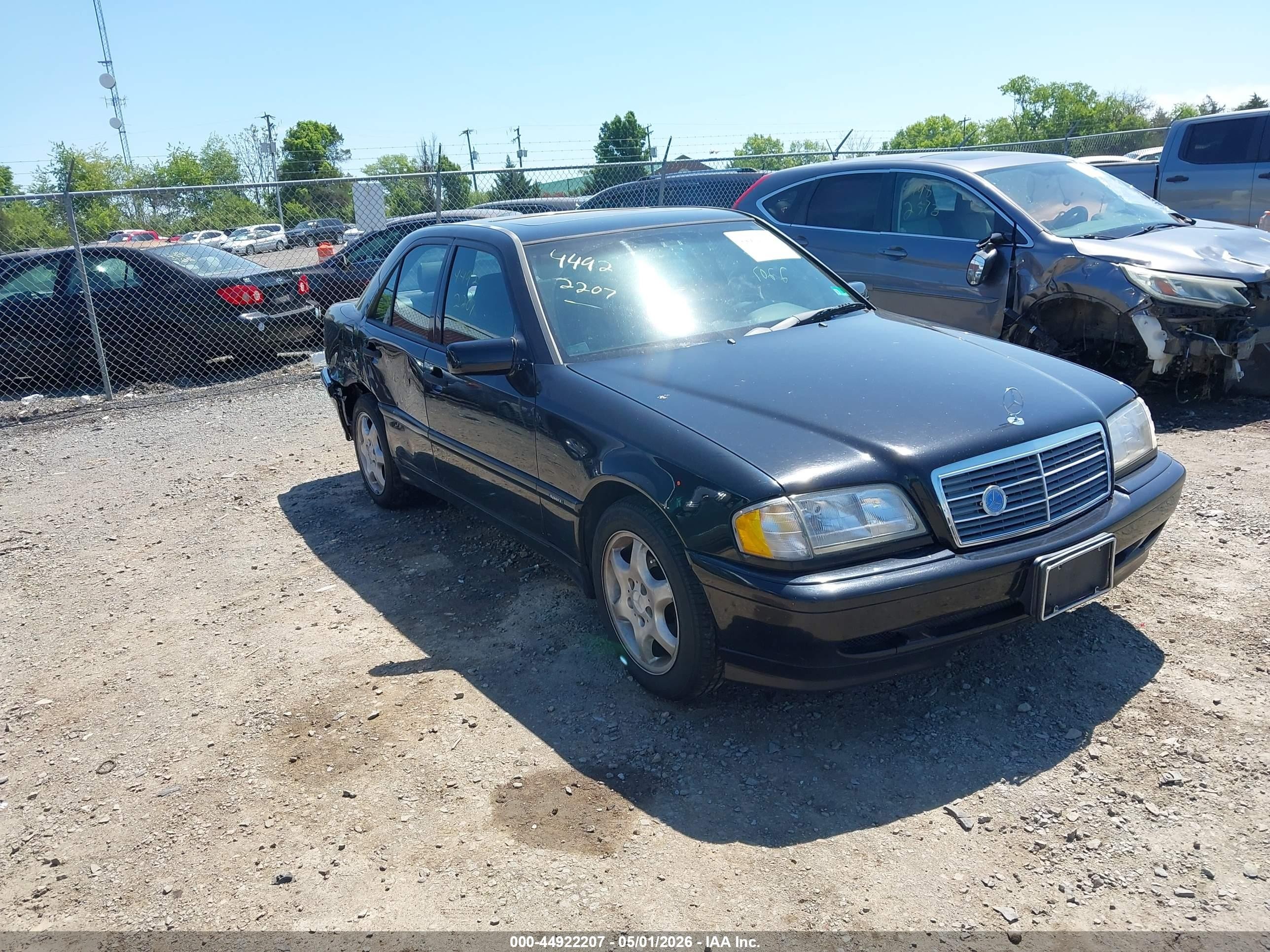 1998 Mercedes-Benz C 230/260/280/320, VIN WDBHA29G9WF687253 — Side