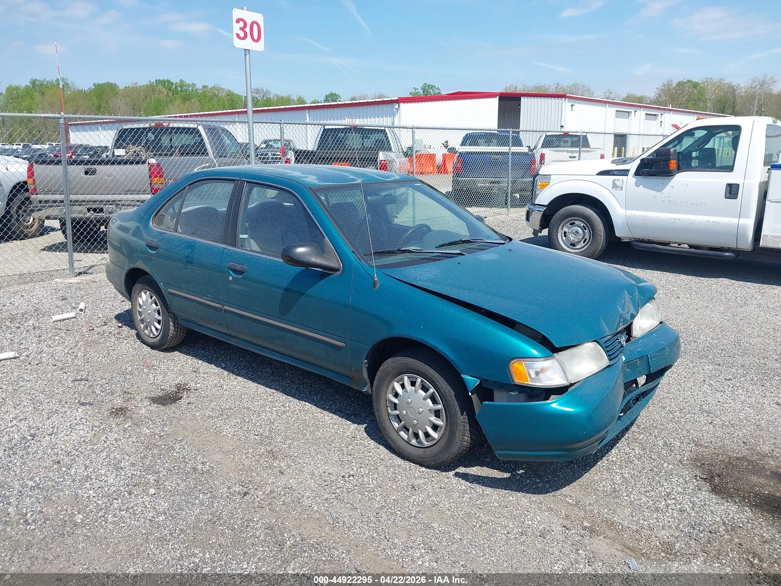 1997 Nissan Sentra XE, VIN 1N4AB41D9VC760785 — Перед