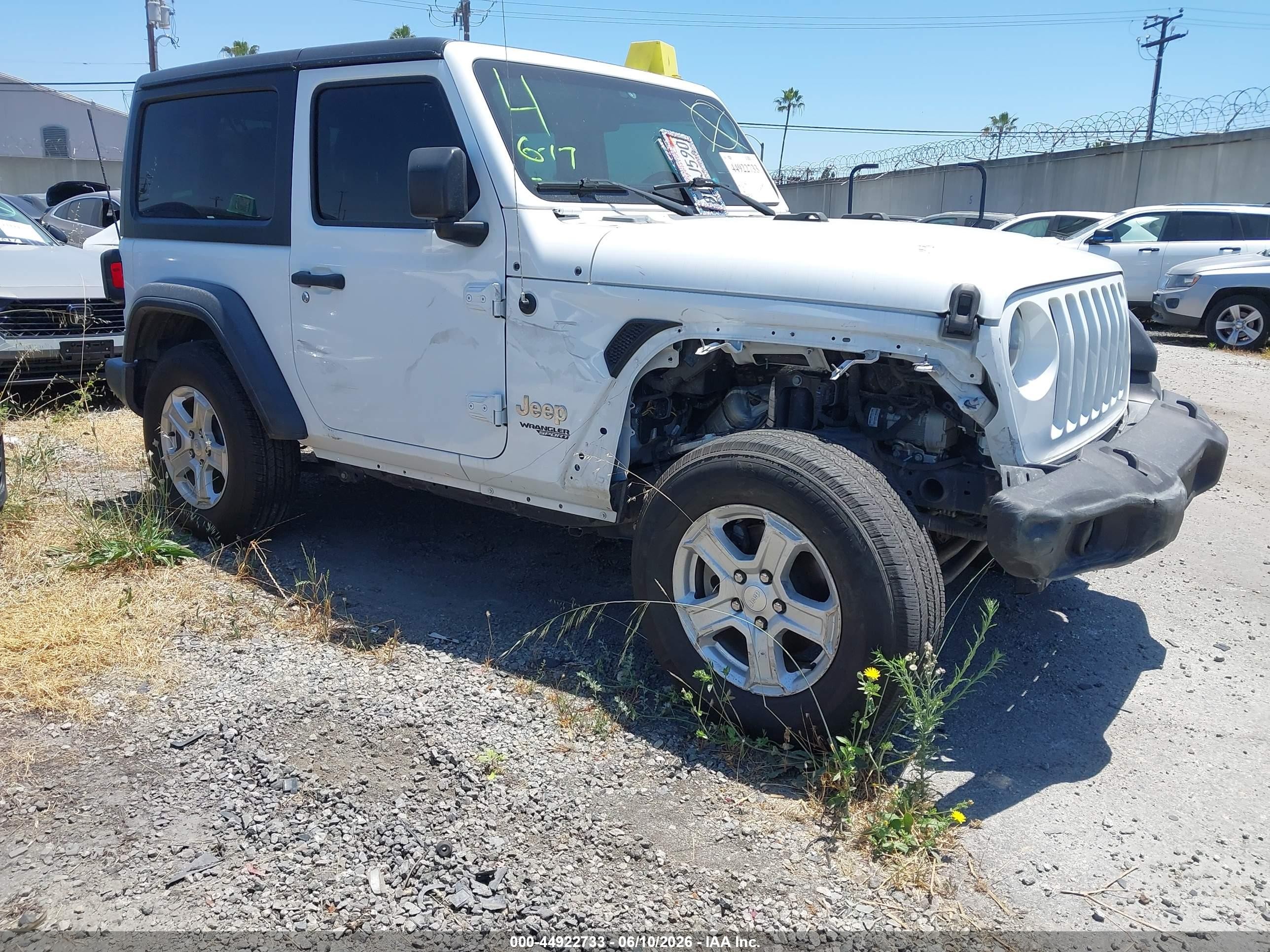 2019 Jeep Wrangler Sport, VIN 1C4GJXAG7KW519014 — Front end