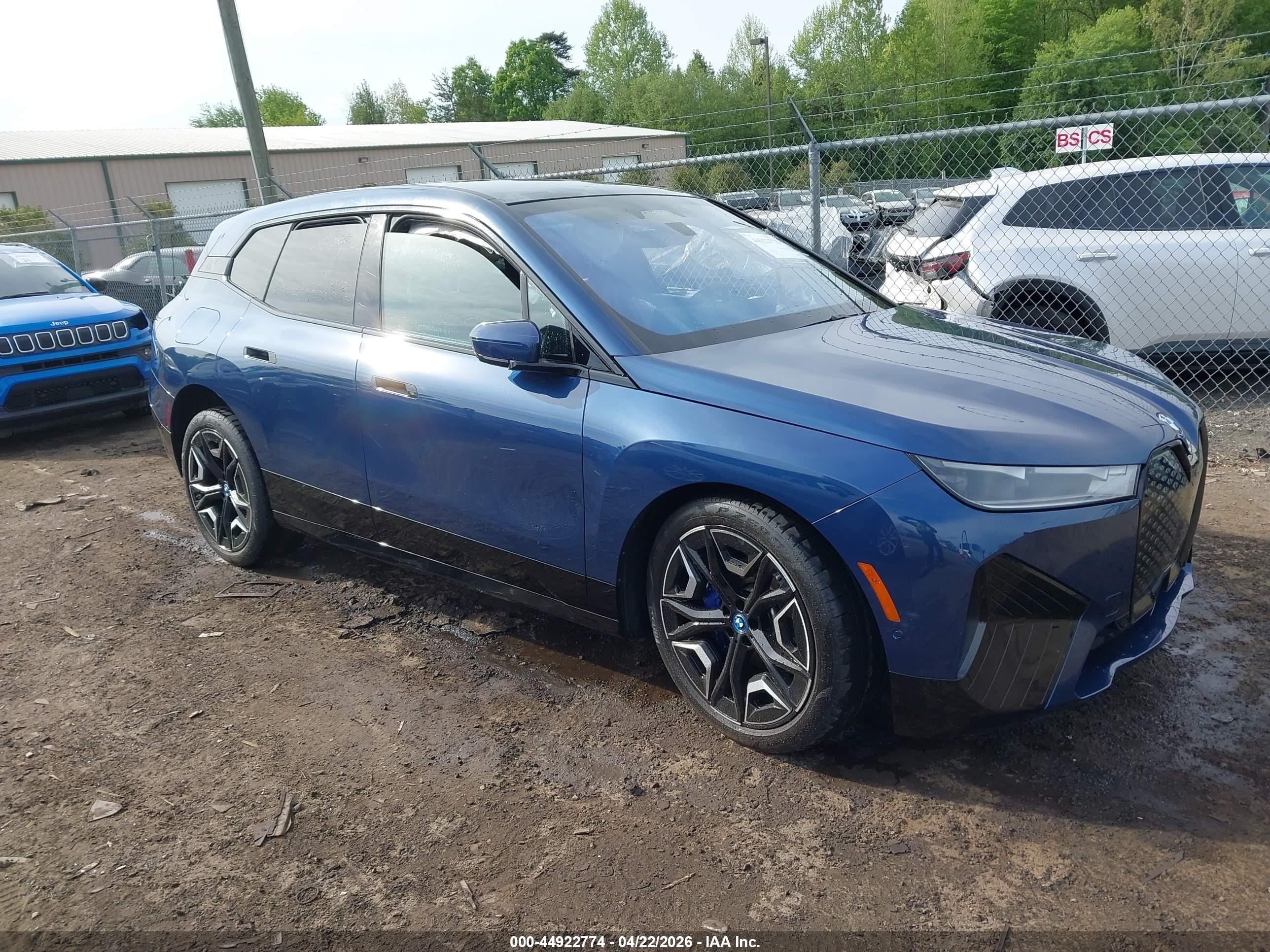 2024 BMW iX xDrive50, VIN WB523CF02RCS04377 — Side