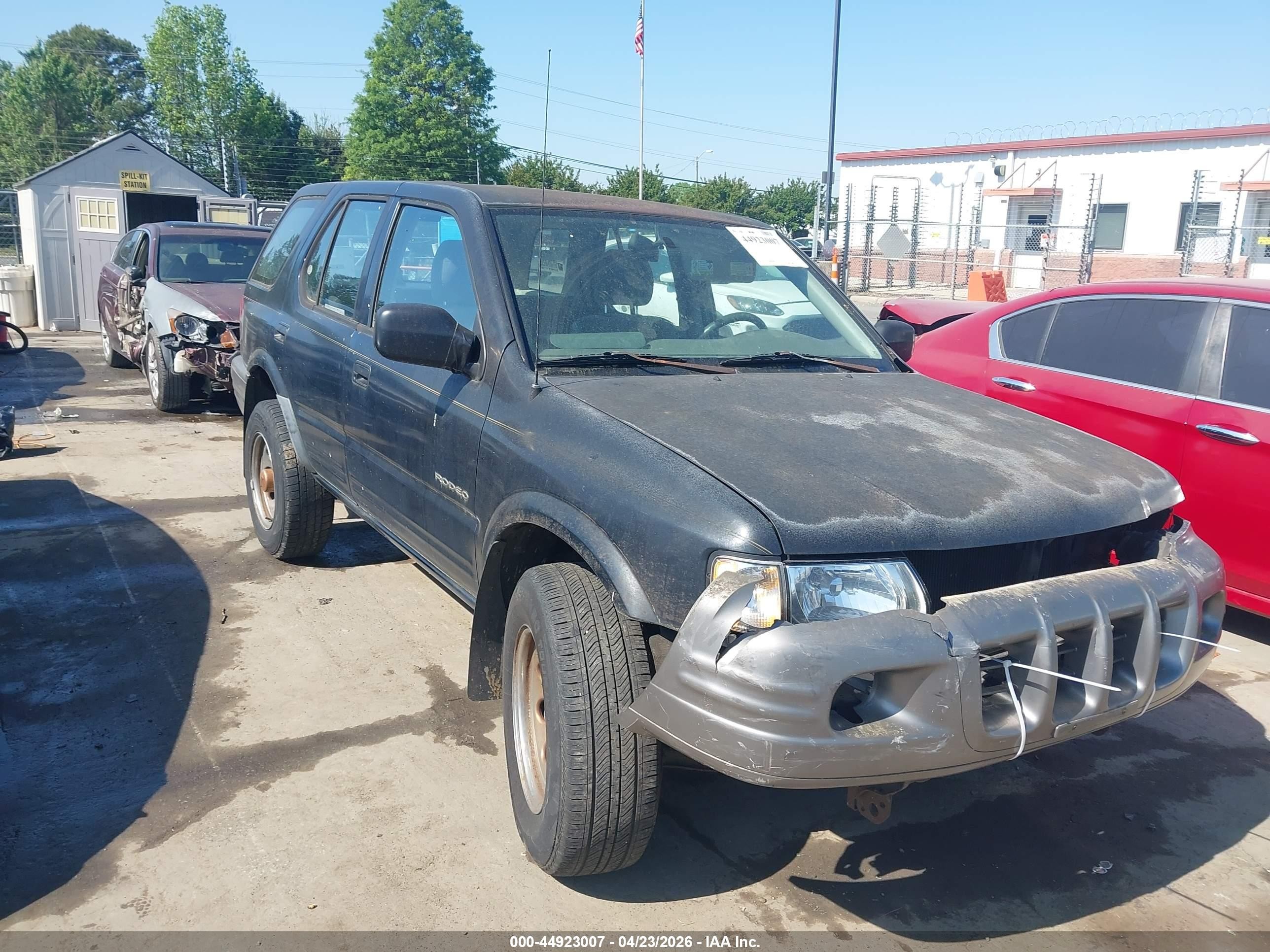 2000 Isuzu Rodeo, VIN 4S2CK58D3Y4307277 — Перед