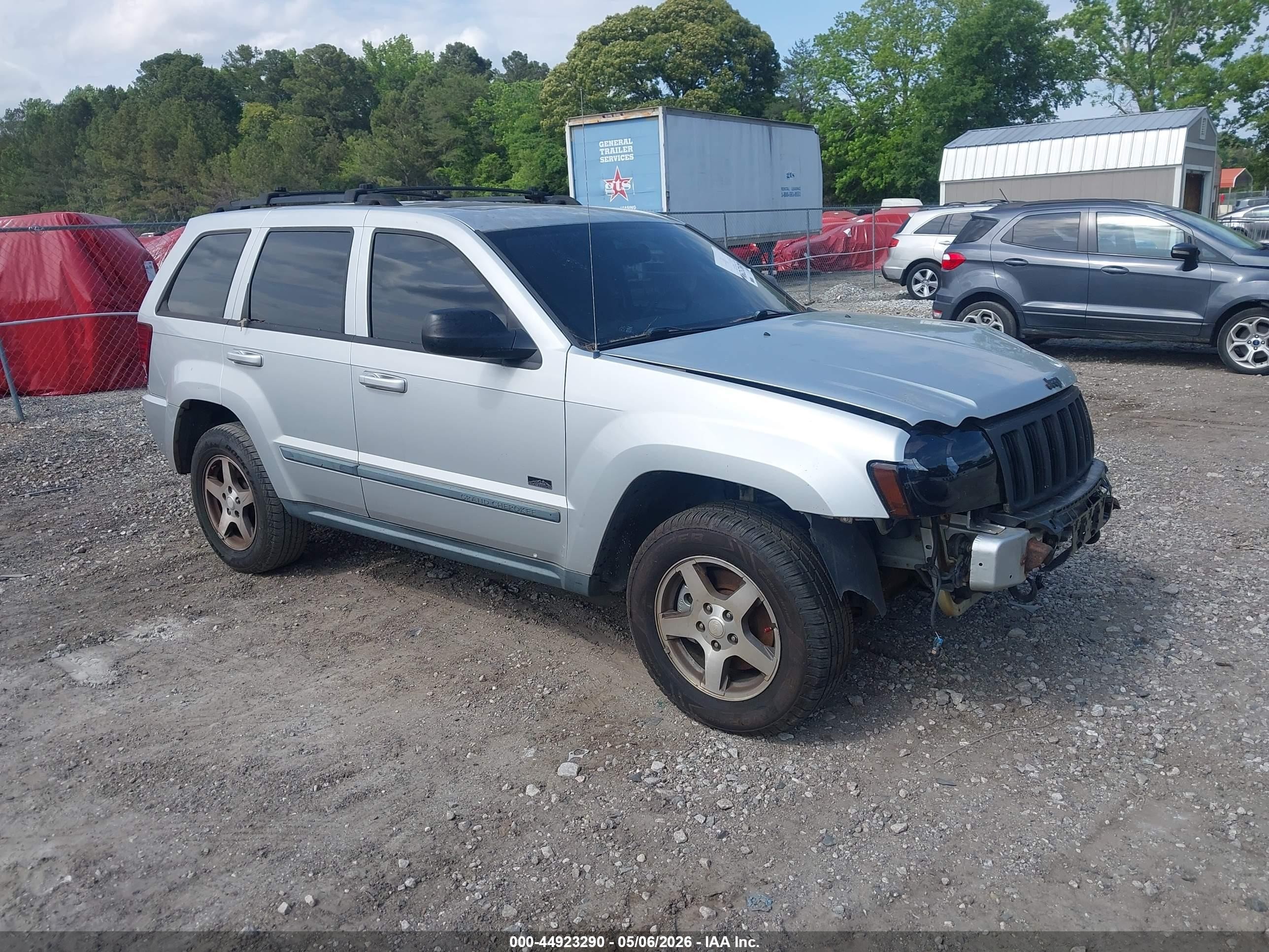2007 Jeep Grand Cherokee Laredo, VIN 1J8GR48K97C673940 — Front end