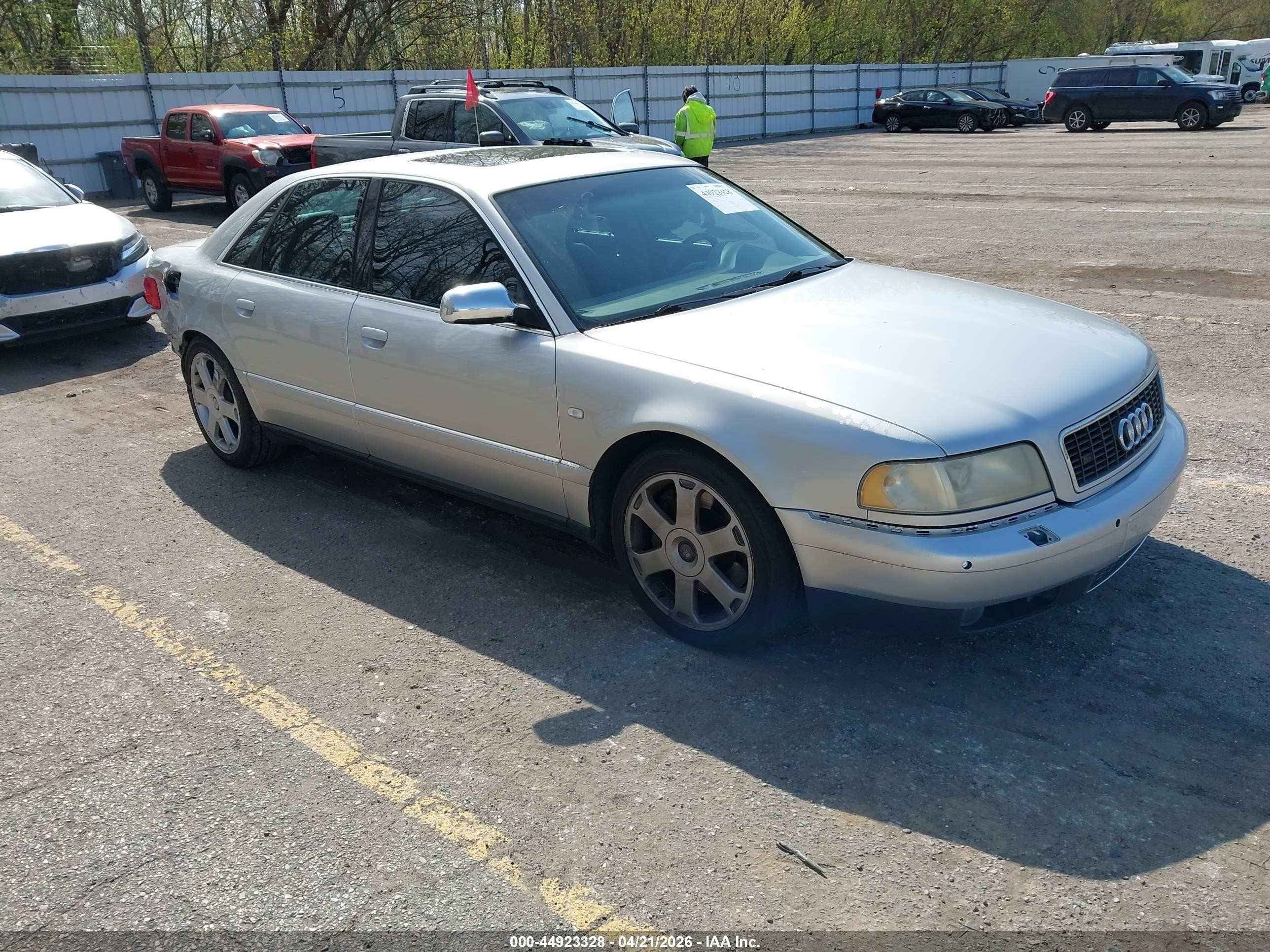 2001 Audi S8, VIN WAUGU54D51N013566 — Rear end