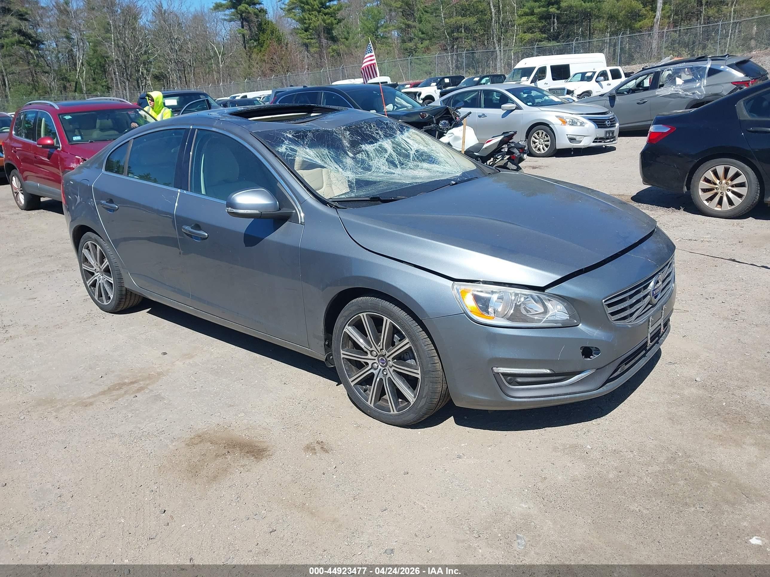 2016 Volvo S60 T5 Premier, VIN LYV612TK7GB102182 — Крыша