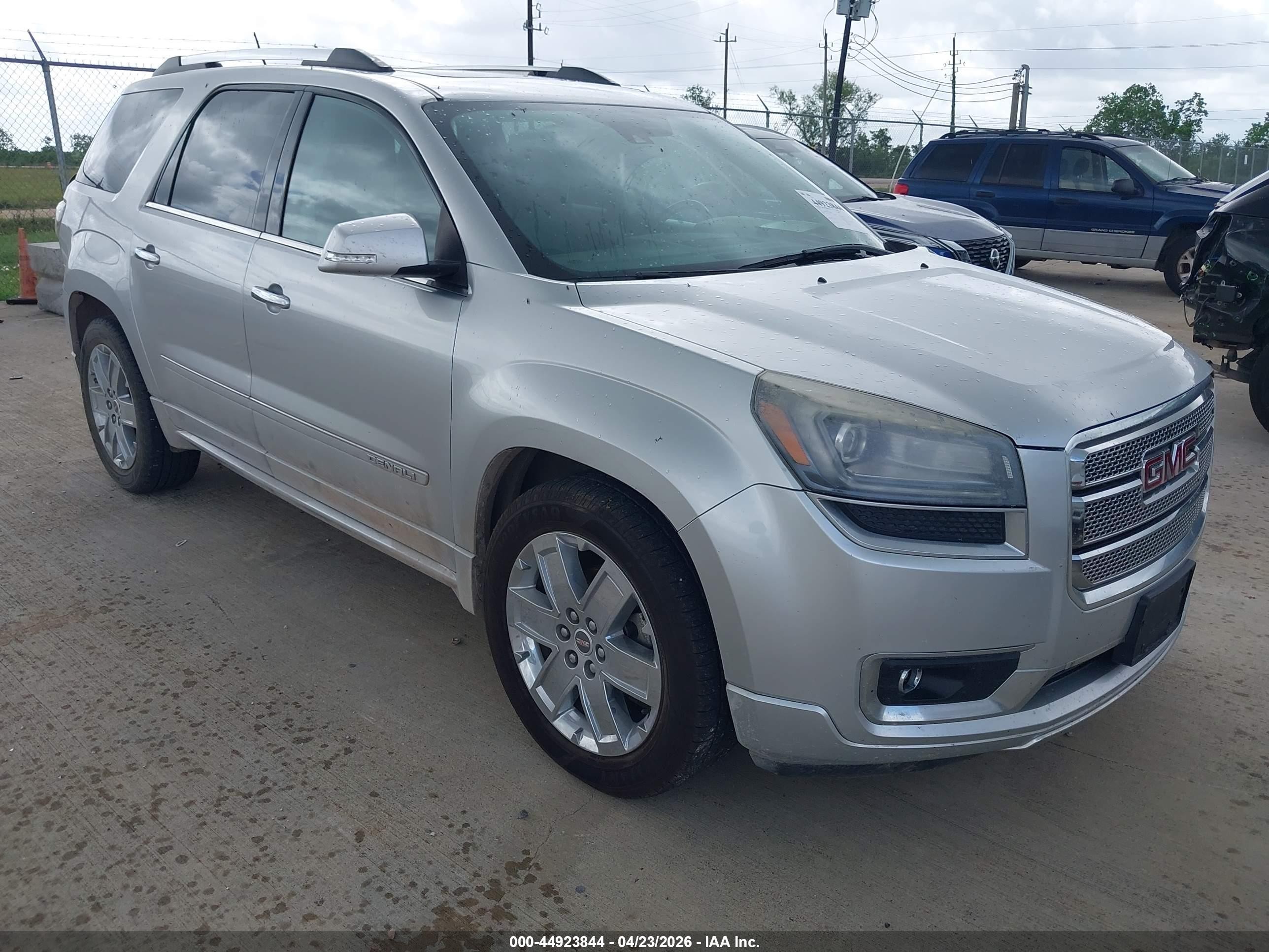 2015 GMC Acadia Denali, VIN 1GKKRTKD2FJ340404 — Rear end