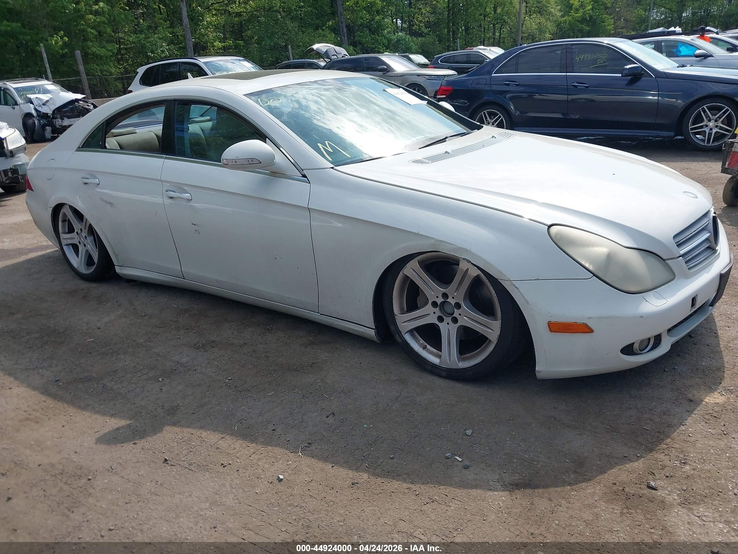 2007 Mercedes-Benz CLS 550, VIN WDDDJ72X07A097986 — Side