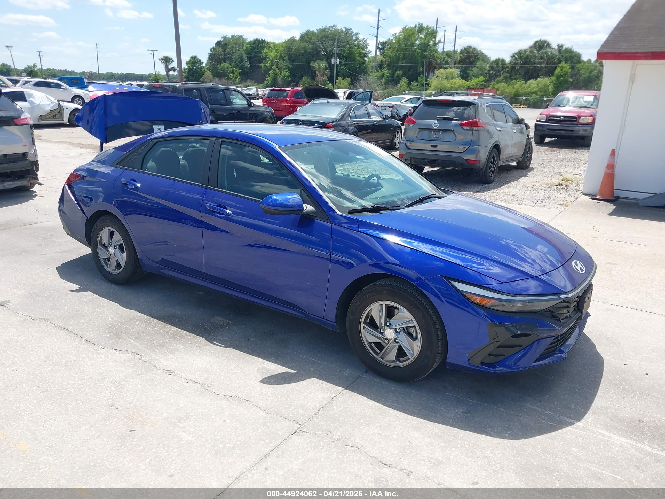 2024 Hyundai Elantra SE, VIN KMHLL4DG8RU726788 — Rear end