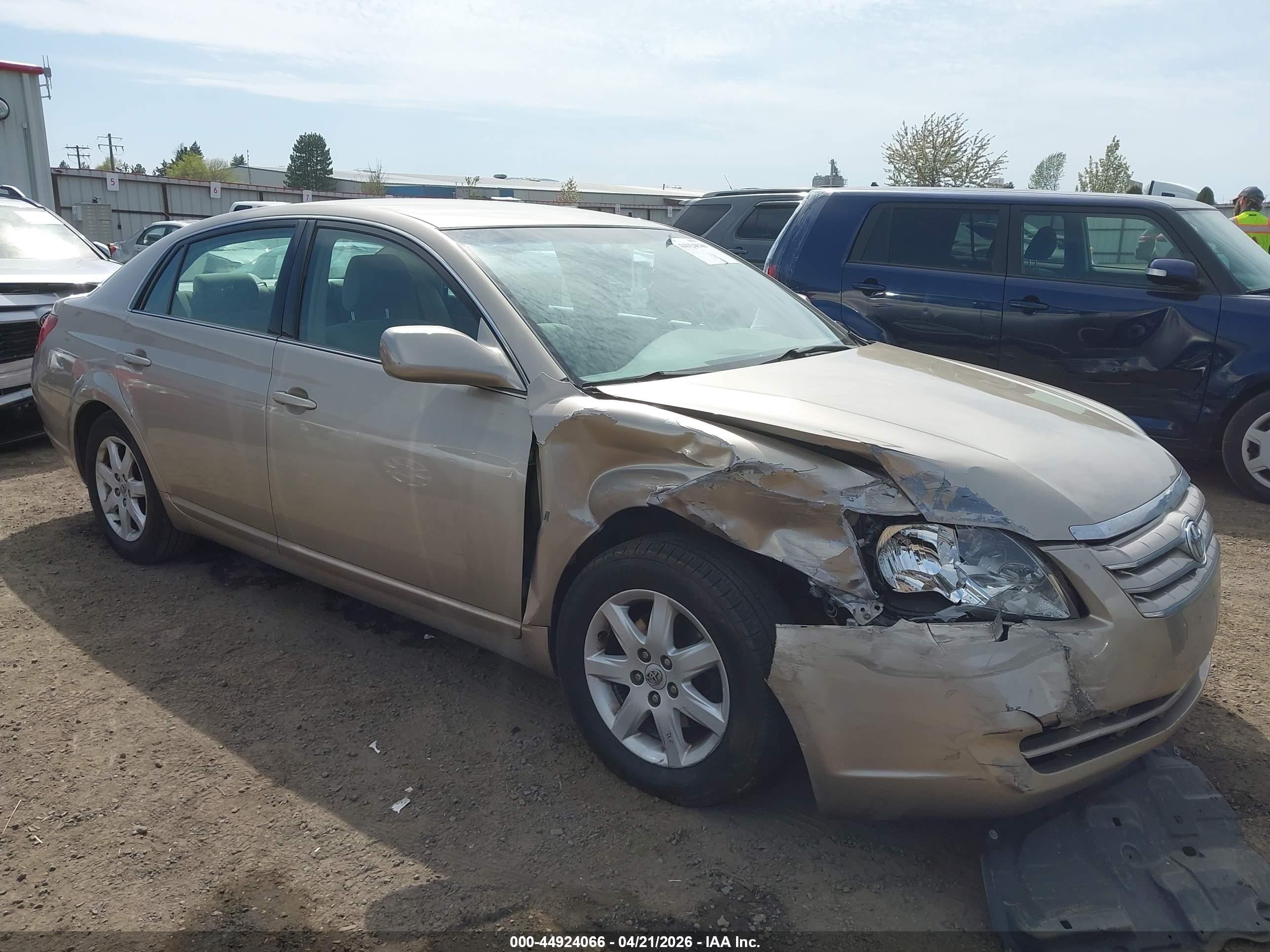 2006 Toyota Avalon XL, VIN 4T1BK36BX6U104456 — Front end