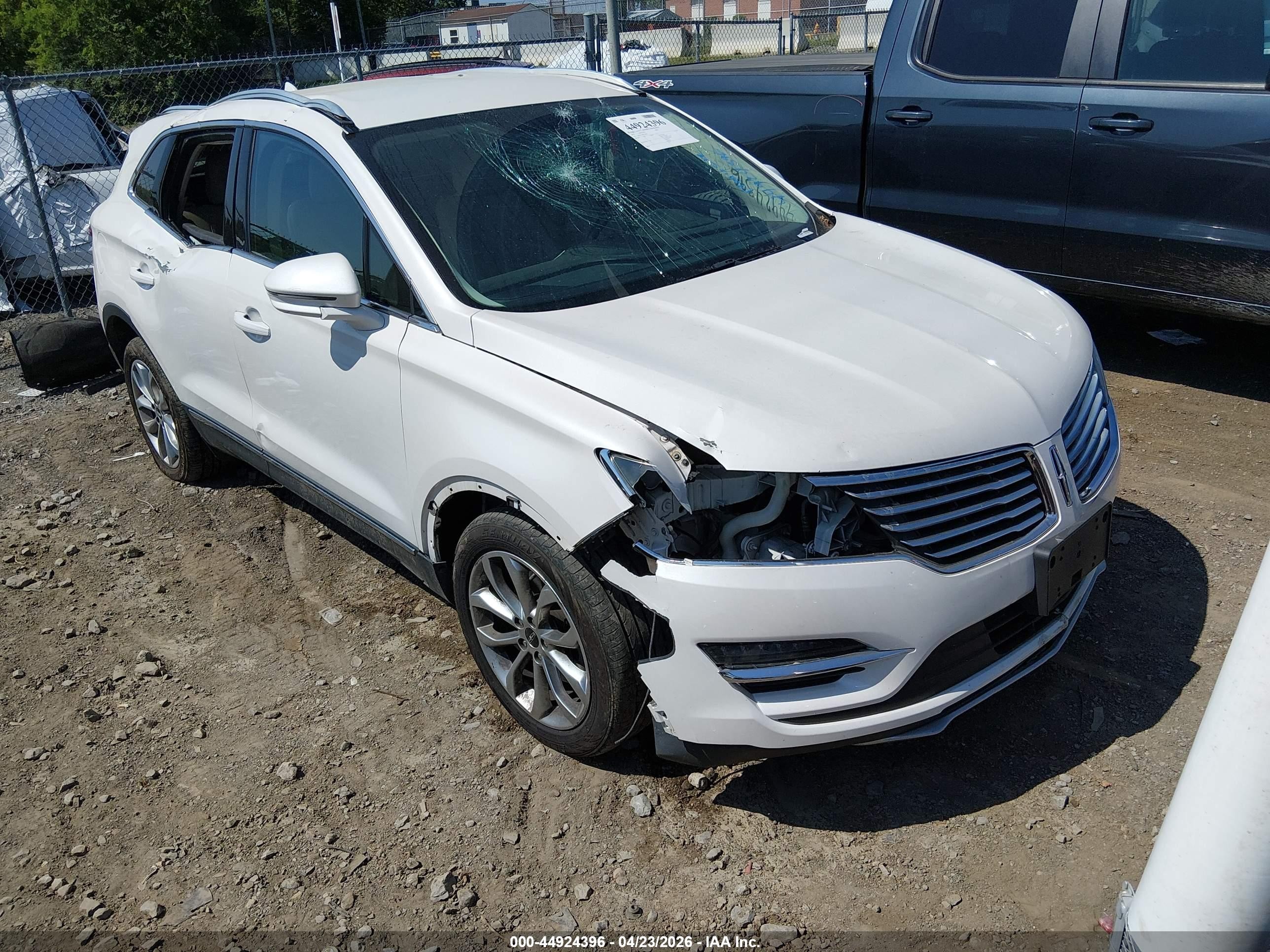 2018 Lincoln MKC Select, VIN 5LMCJ2C90JUL32037 — Roof