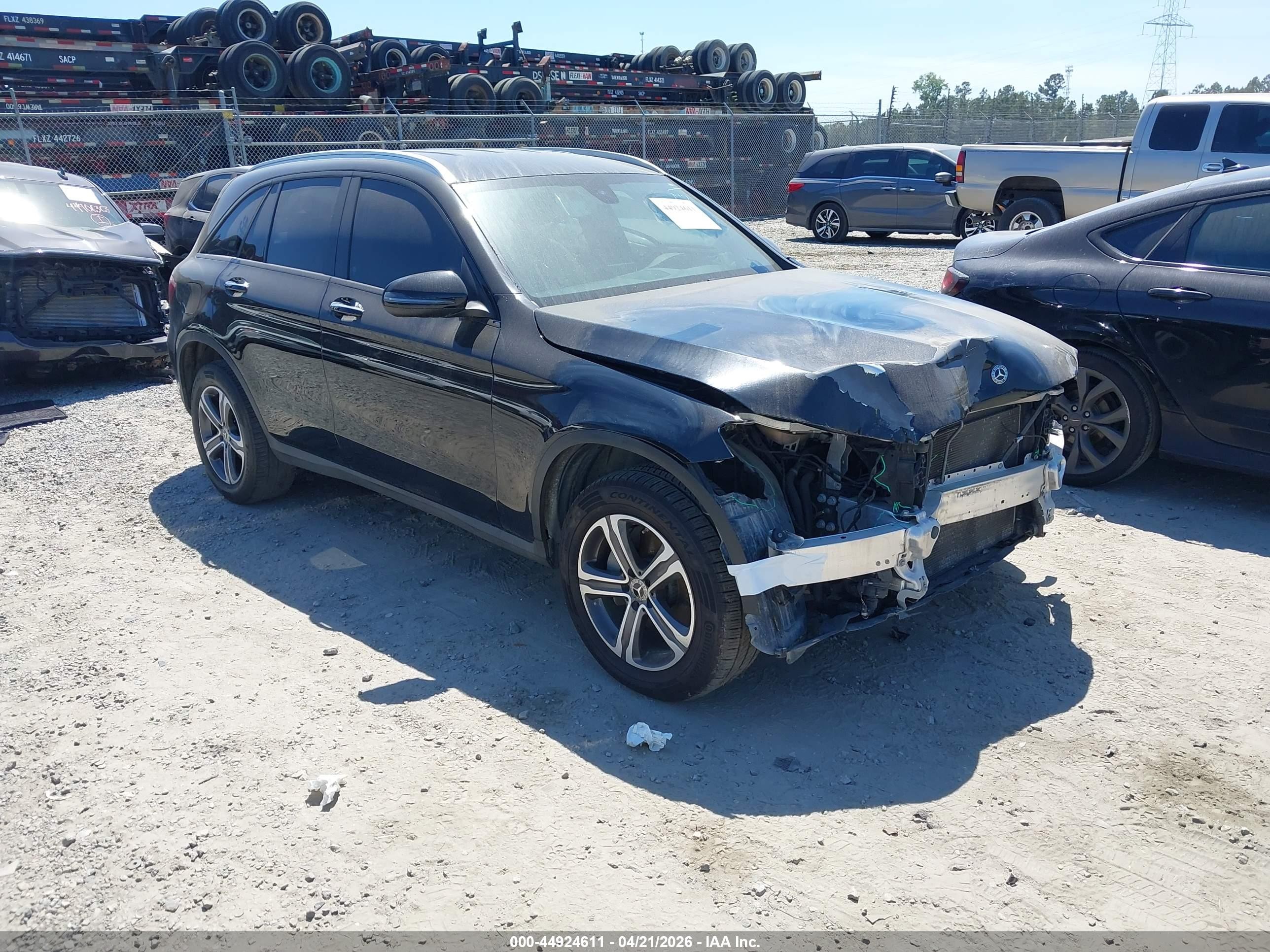 2019 Mercedes-Benz GLC 300, VIN WDC0G4JB4KV168579 — Front end