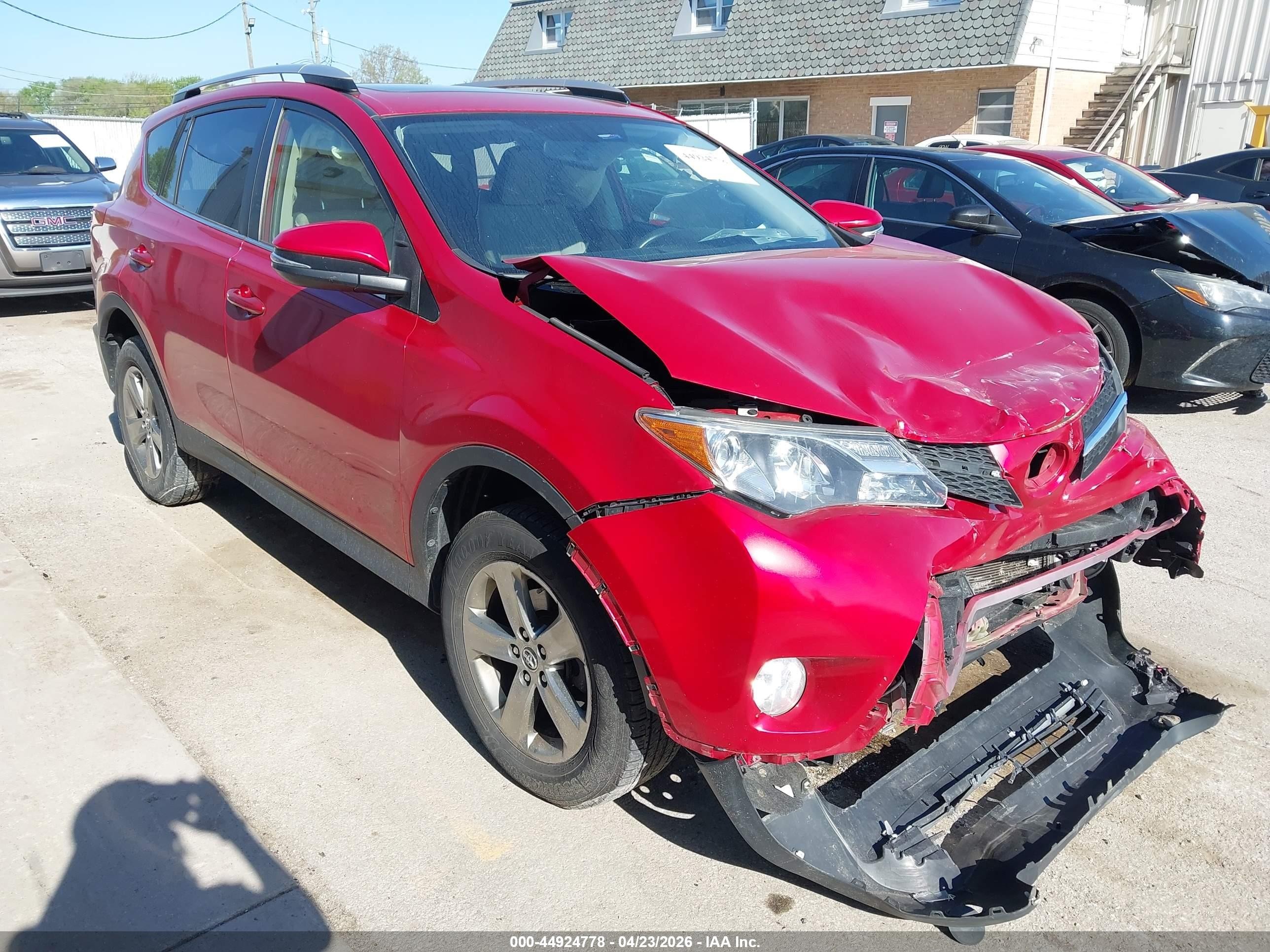 2015 Toyota RAV4 XLE, VIN JTMRFREV3FD126174 — Frame damage
