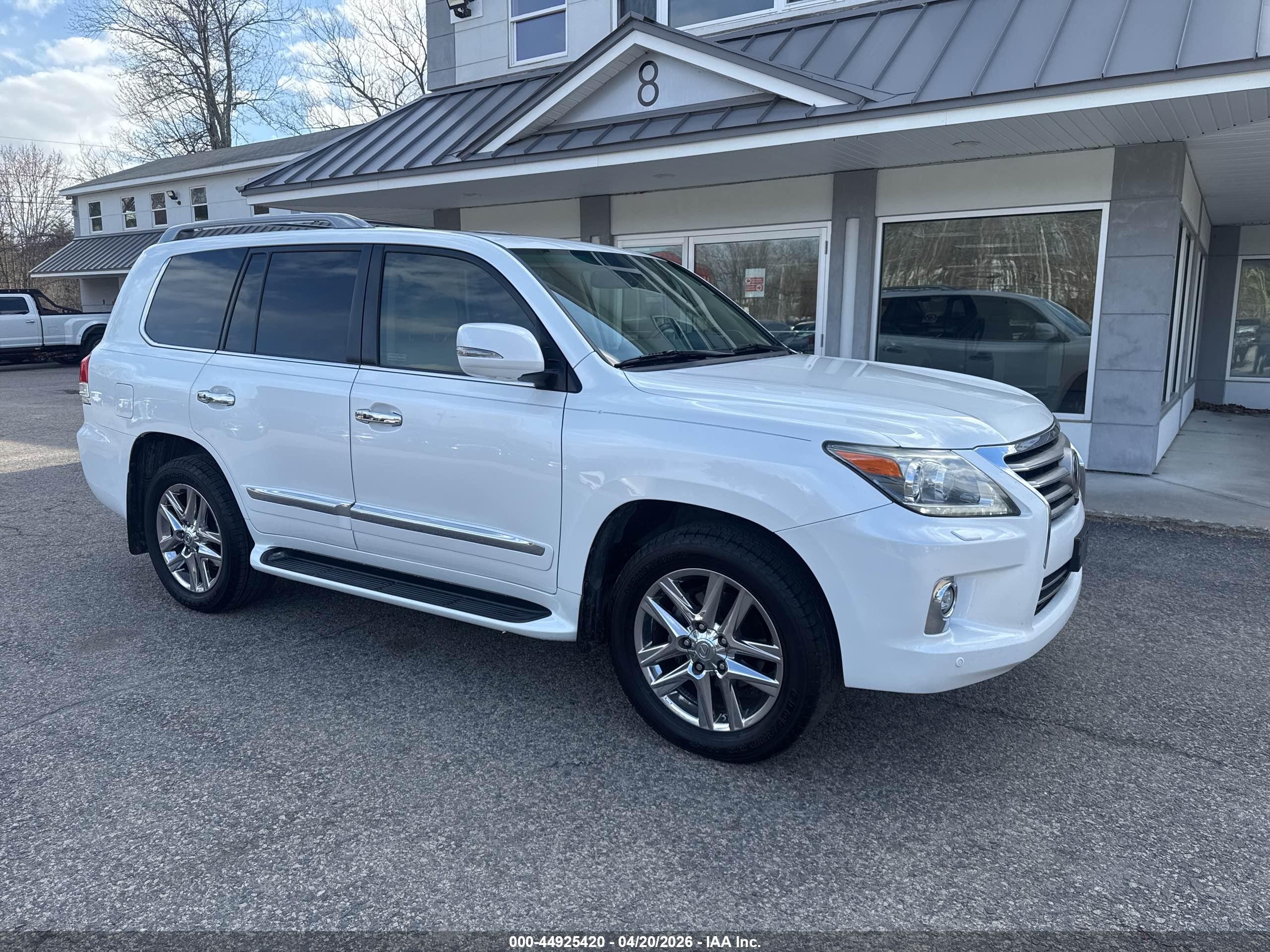 2014 Lexus LX 570, VIN JTJHY7AX6E4141796 — Normal wear