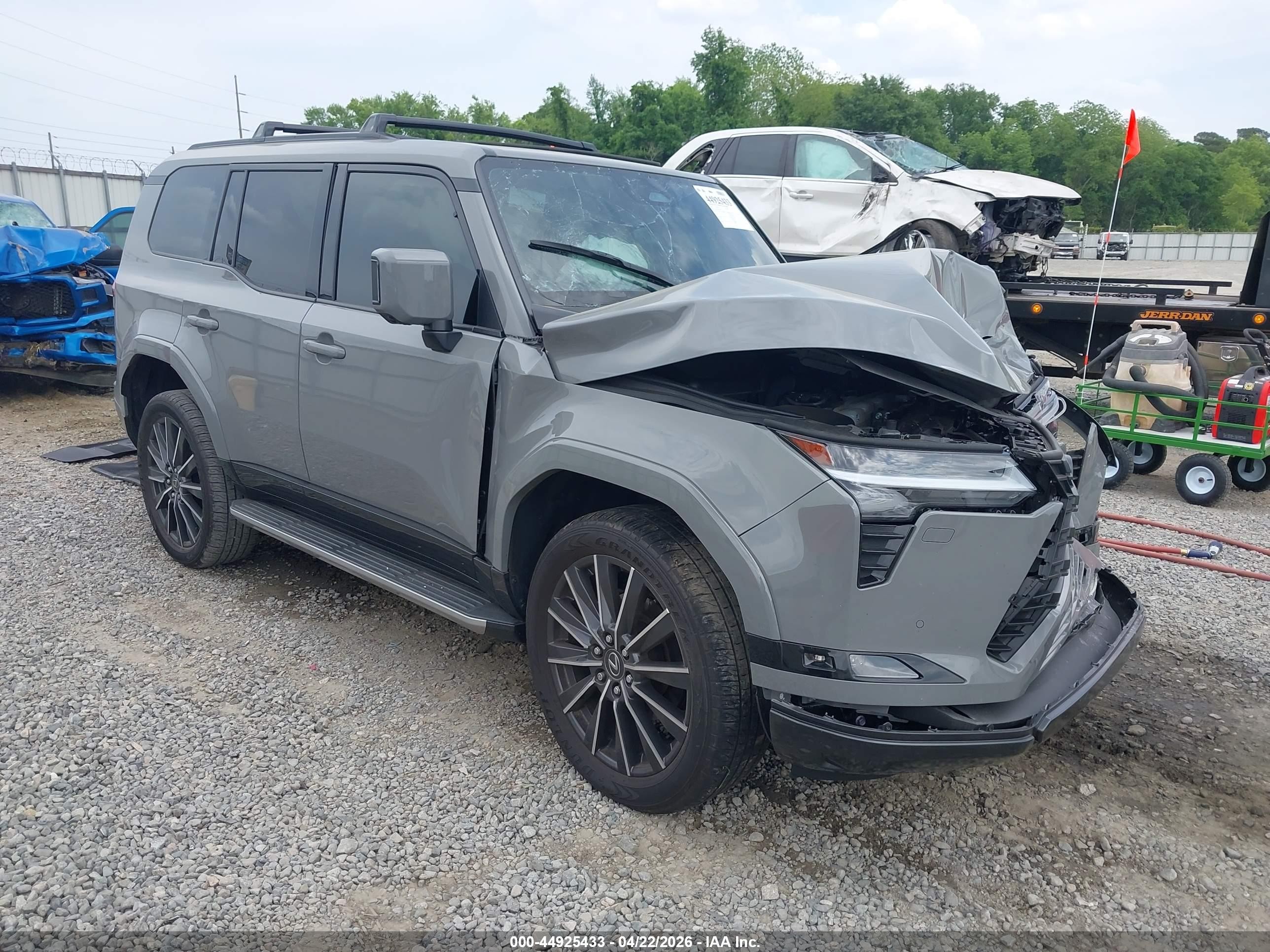 2024 Lexus GX 550 Luxury, VIN JTJVBCDX3R5014481 — Перед