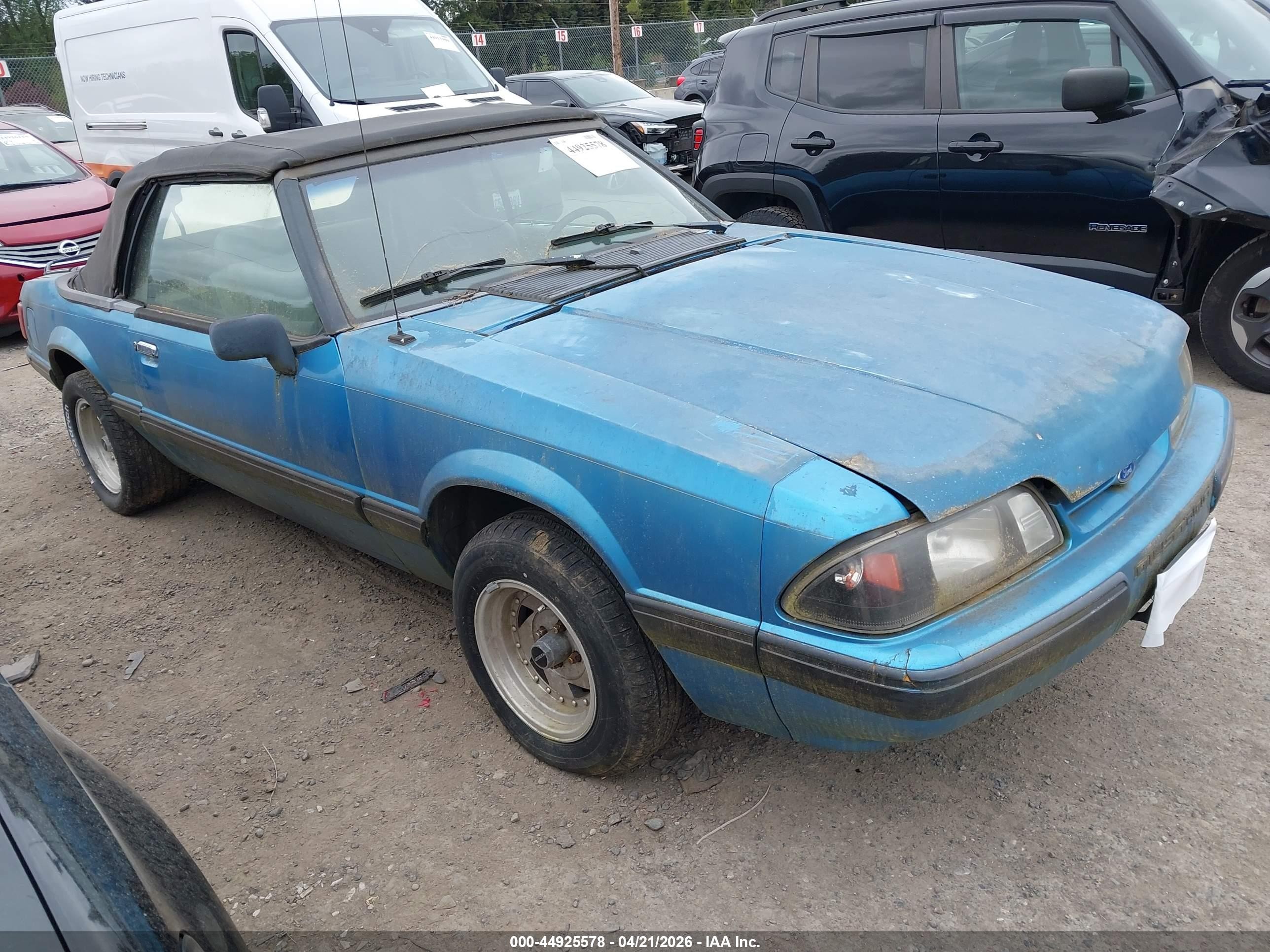 1992 Ford Mustang LX, VIN 1FACP44M6NF134227 — Normal wear