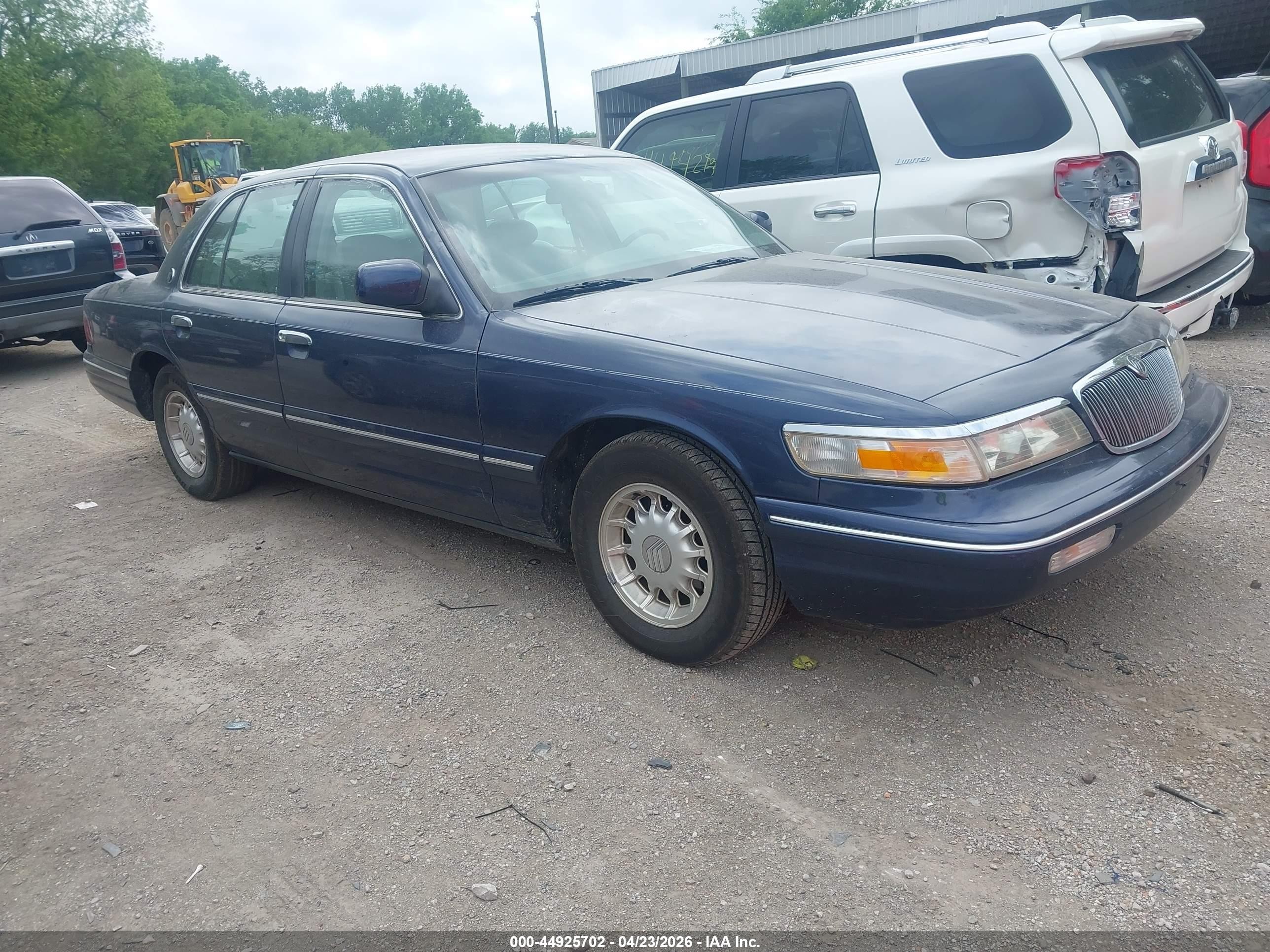 1995 Mercury Grand Marquis LS, VIN 2MELM75W9SX626401 — Normal wear