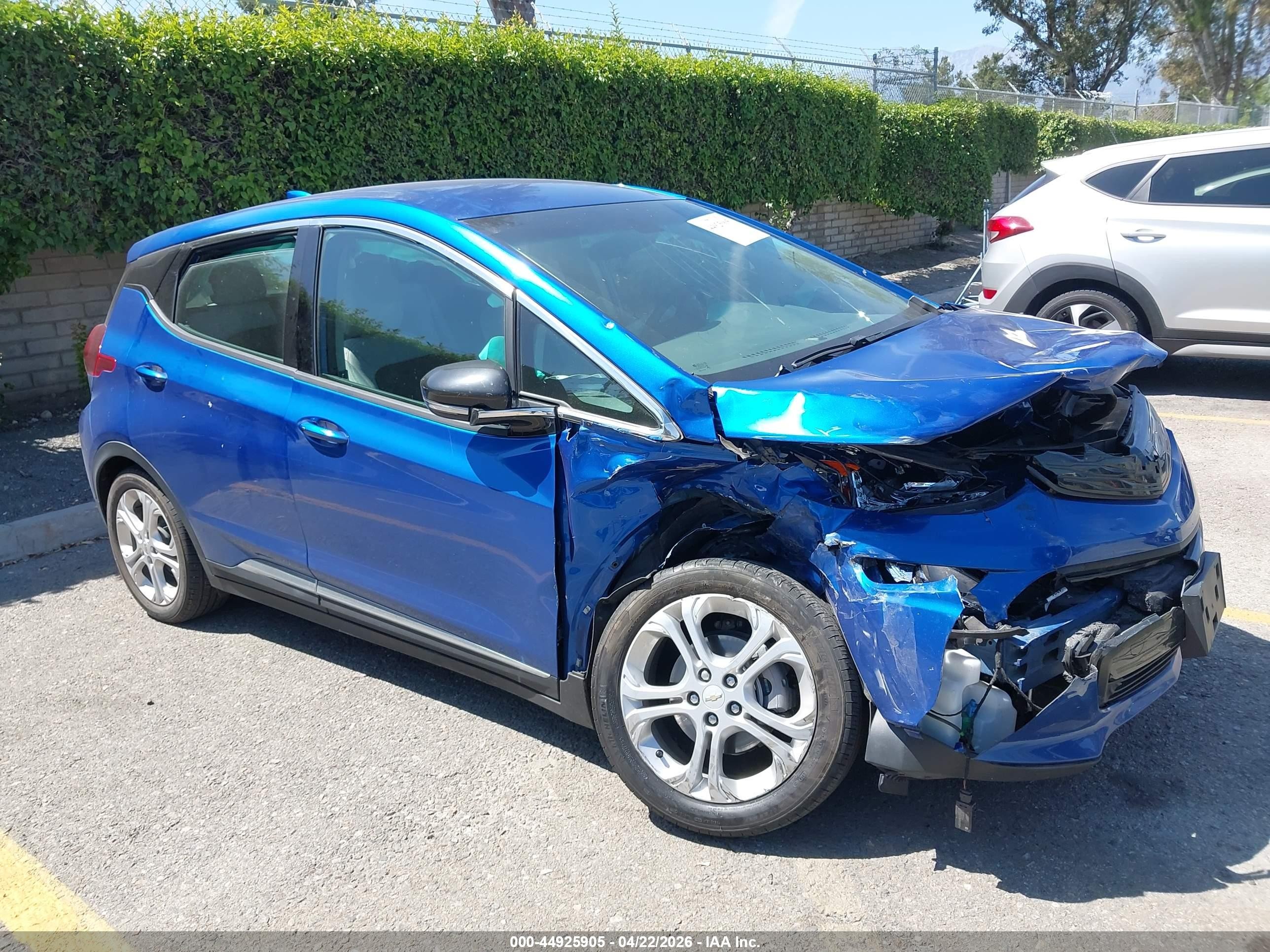 2020 Chevrolet Bolt EV LT, VIN 1G1FW6S05L4115238 — Перед