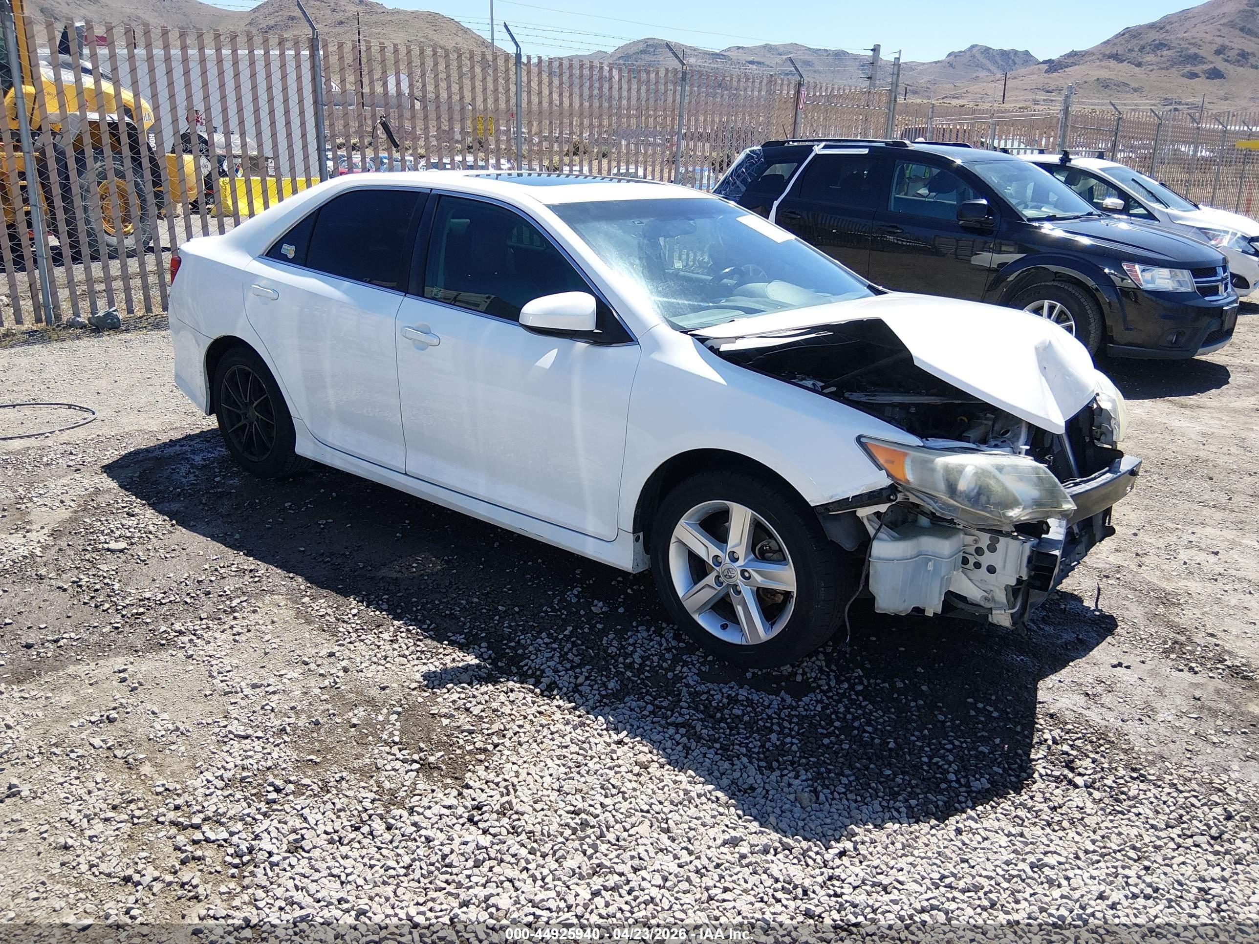2012 Toyota Camry SE, VIN 4T1BF1FK6CU142996 — Front end