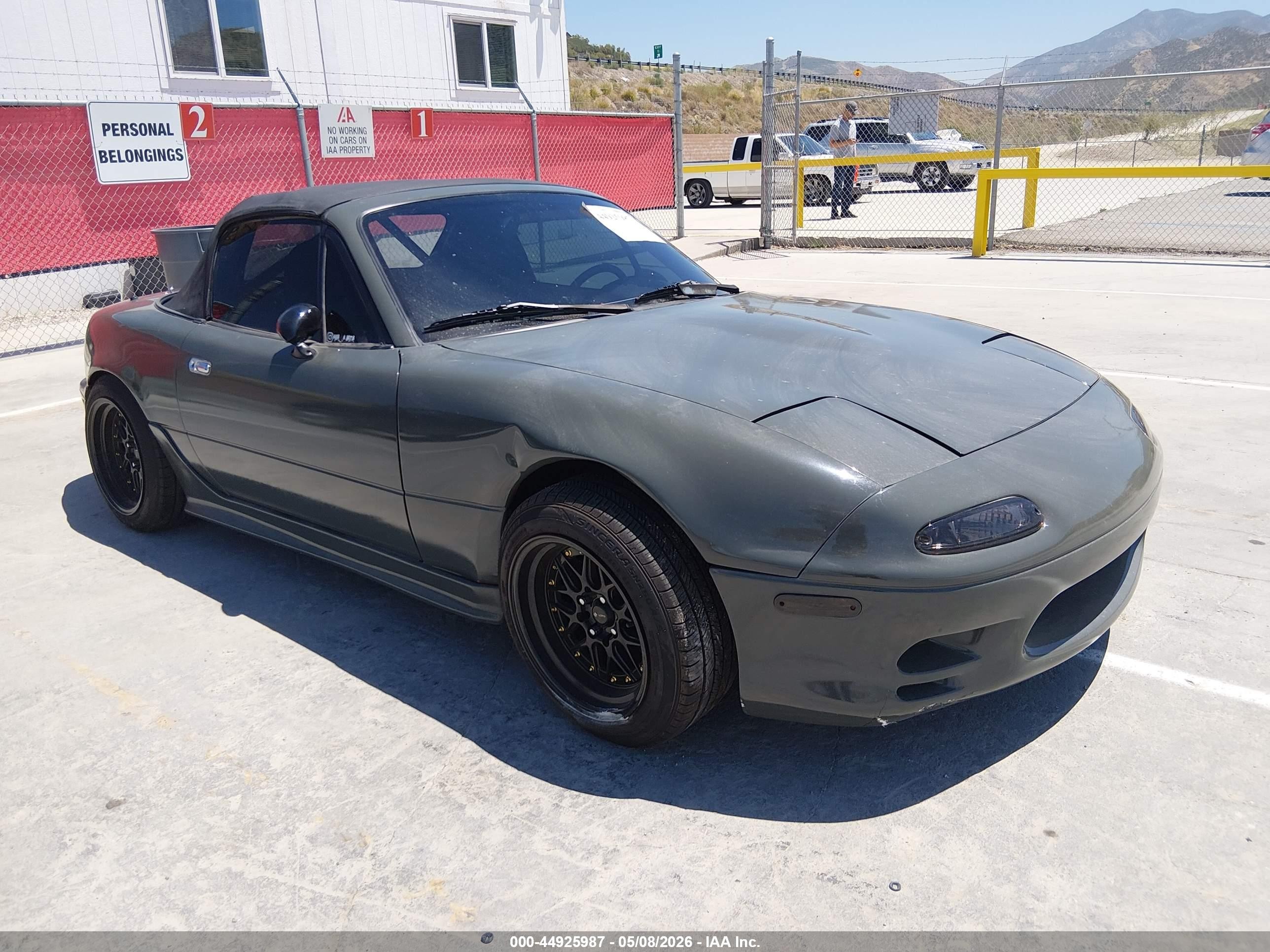 1990 Mazda MX-5 Miata, VIN JM1NA3519L0155530 — Rear end