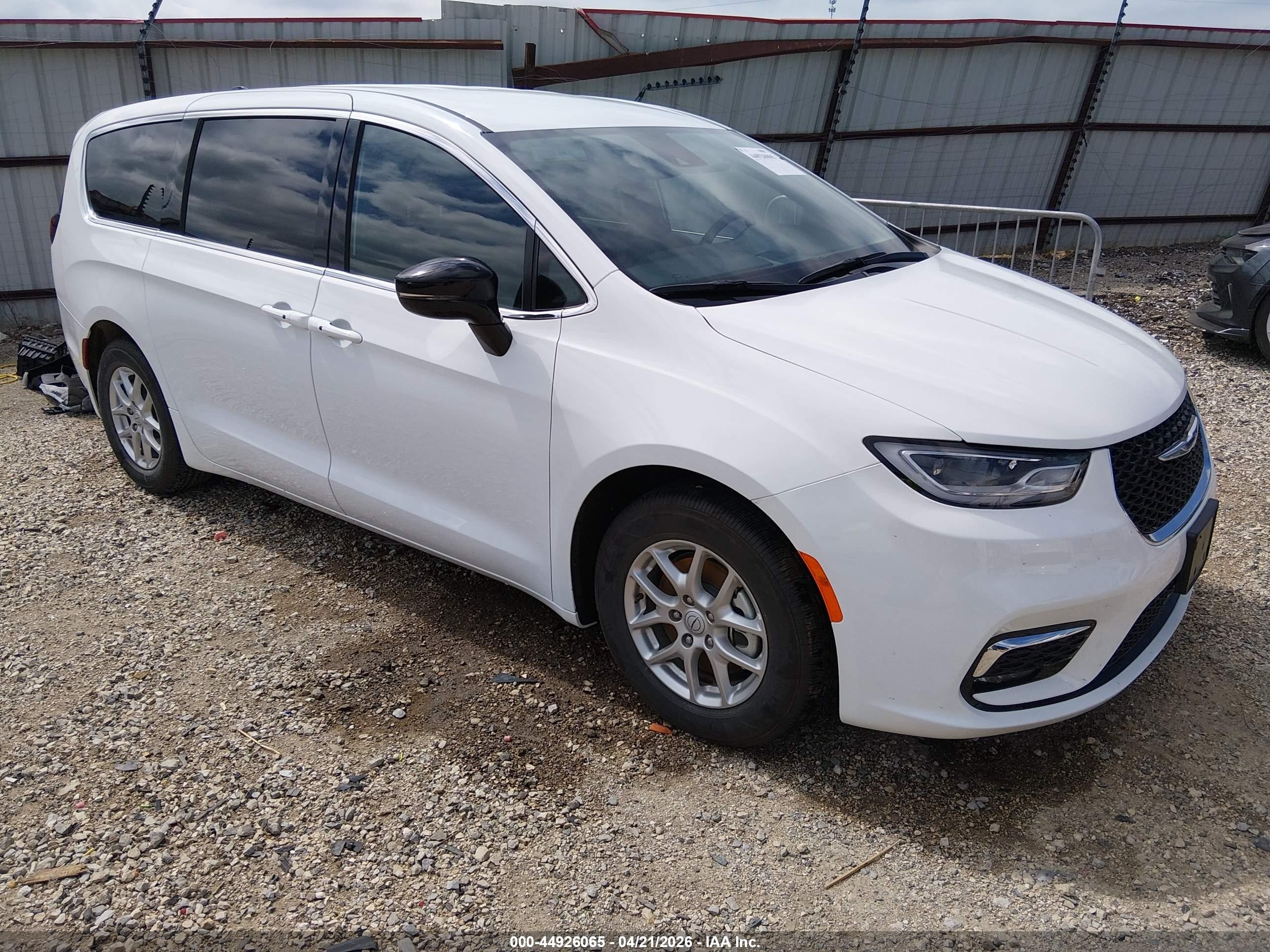 2026 Chrysler Pacifica Select, VIN 2C4RC1BG2TR209362 — Fresh water flood