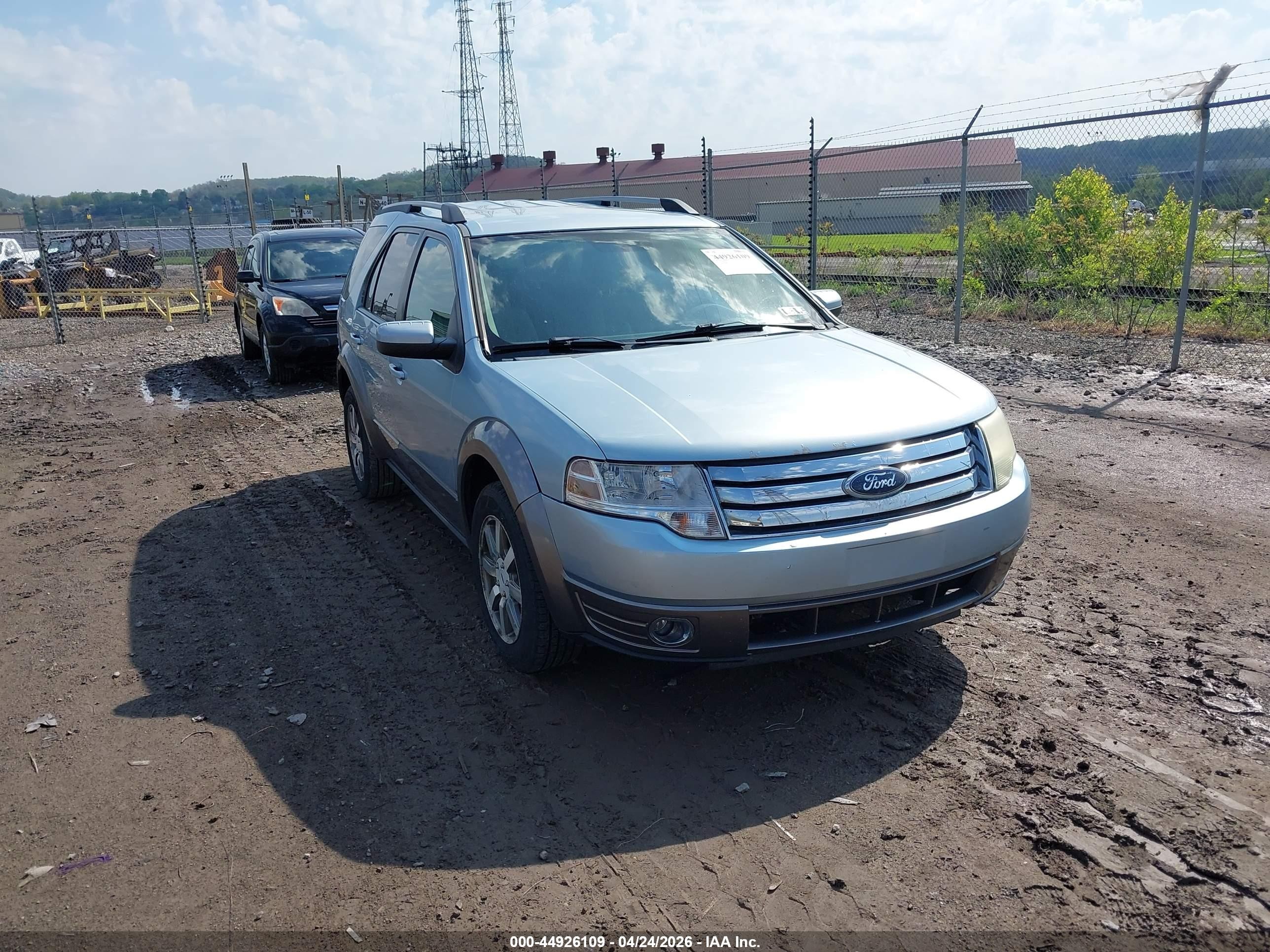 2008 Ford Taurus X SEL, VIN 1FMDK02W68GA39705 — Front end