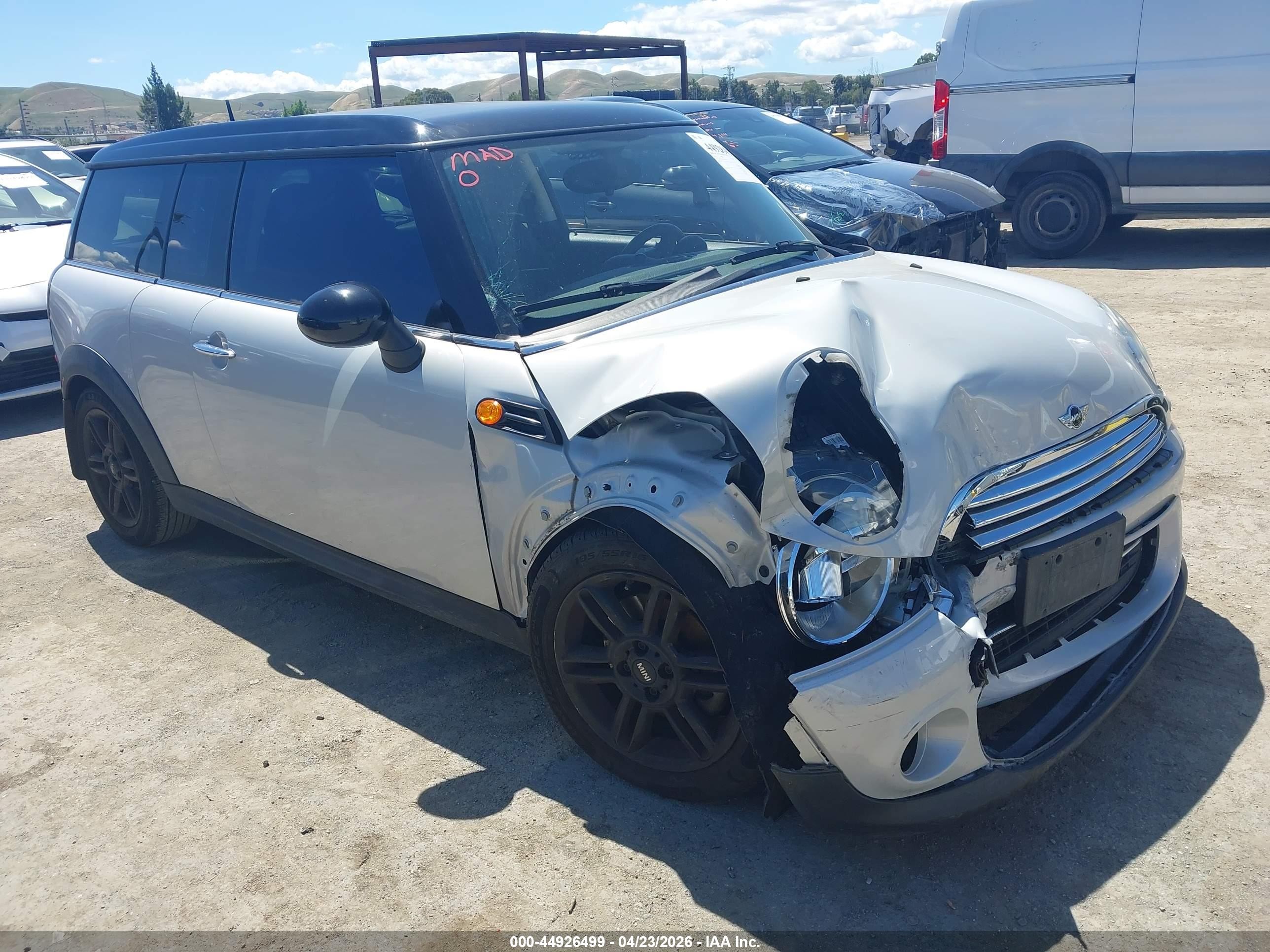 2014 MINI Clubman, VIN WMWZF3C50ET492014 — Перед