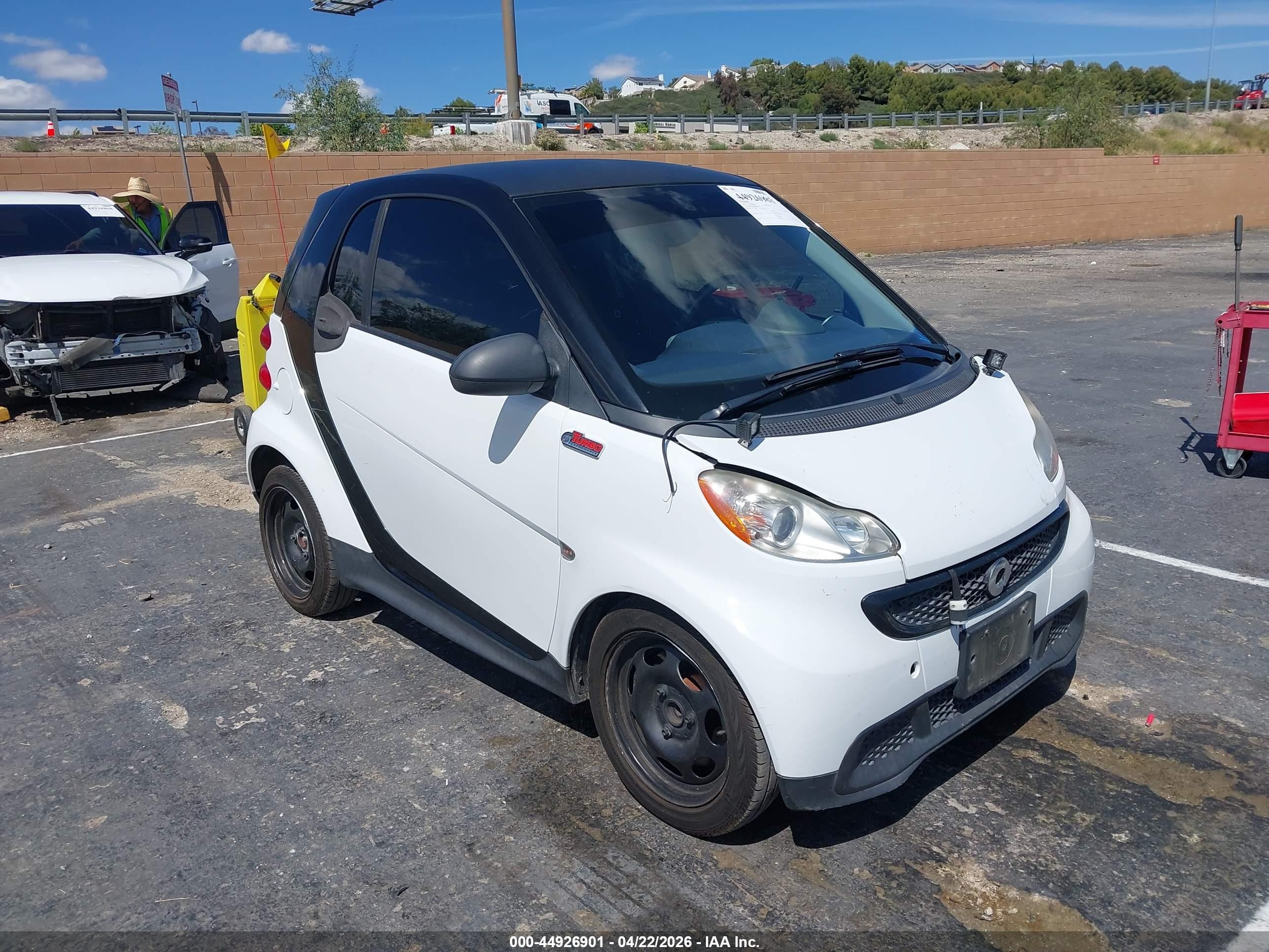2013 Smart fortwo Pure, VIN WMEEJ3BA0DK601561 — Front end