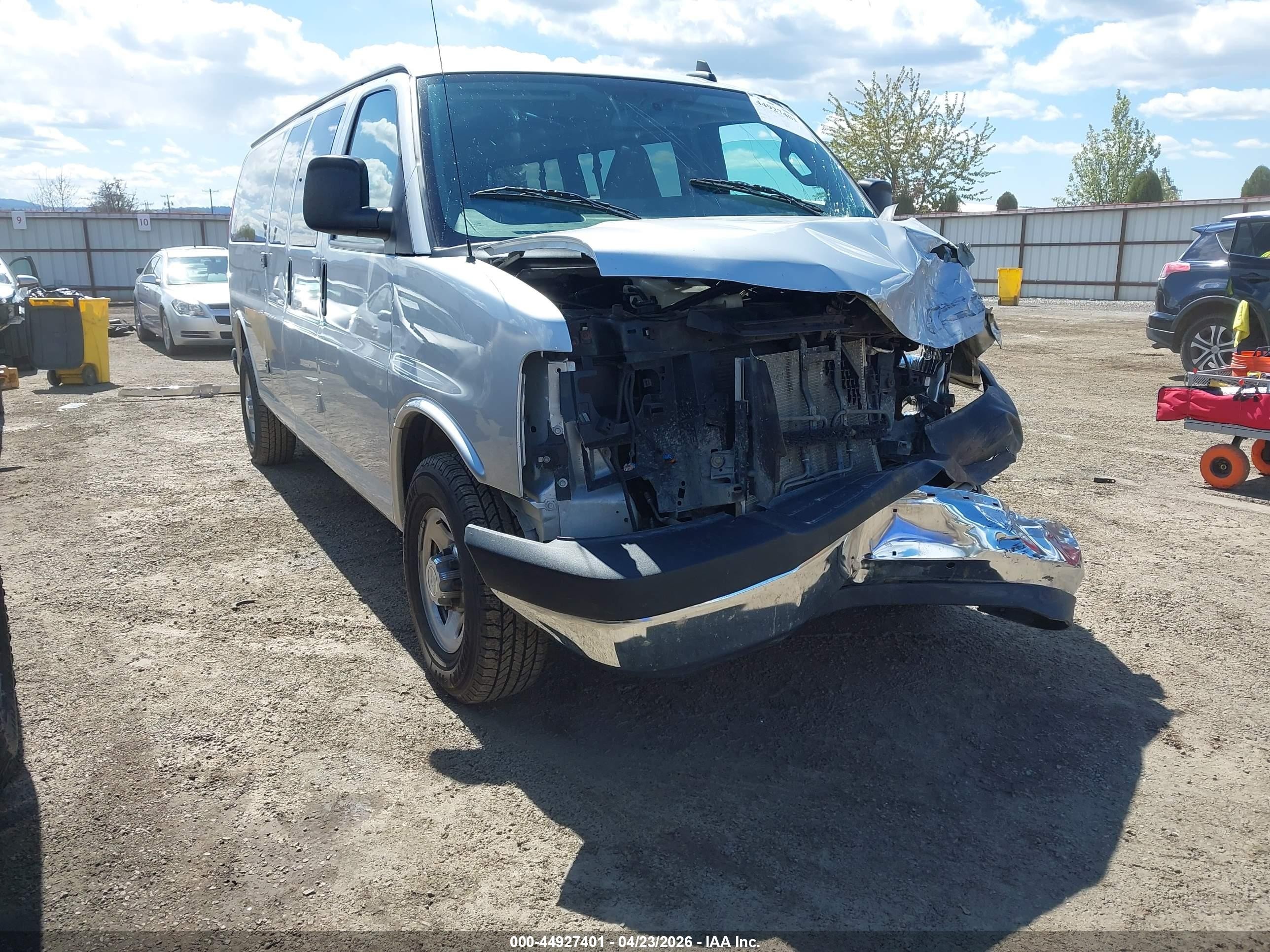 2018 Chevrolet Express Passenger LT, VIN 1GAZGPFG0J1299641 — Front end