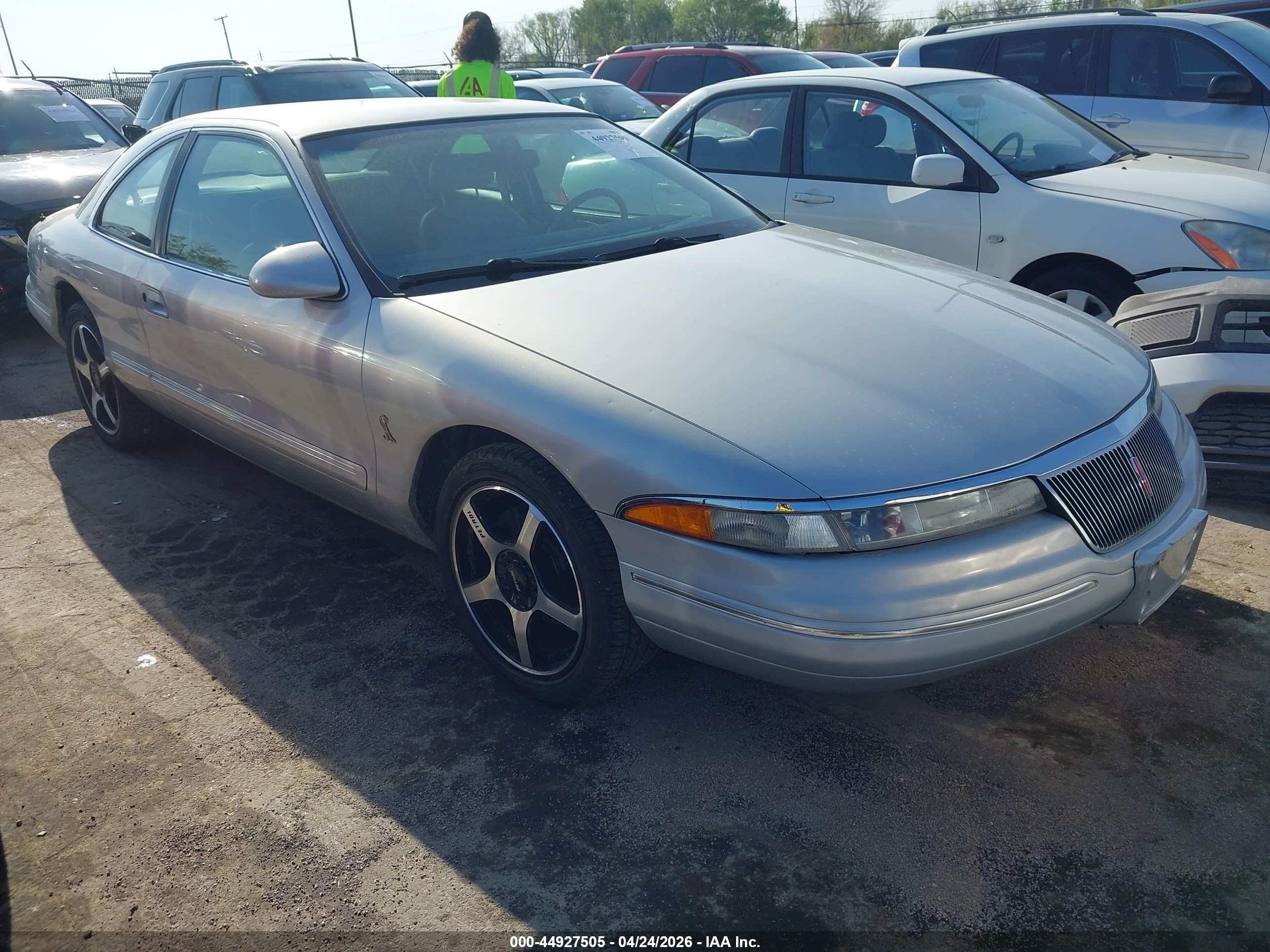1995 Lincoln Mark VIII, VIN 1LNLM91V0SY673208 — Normal wear
