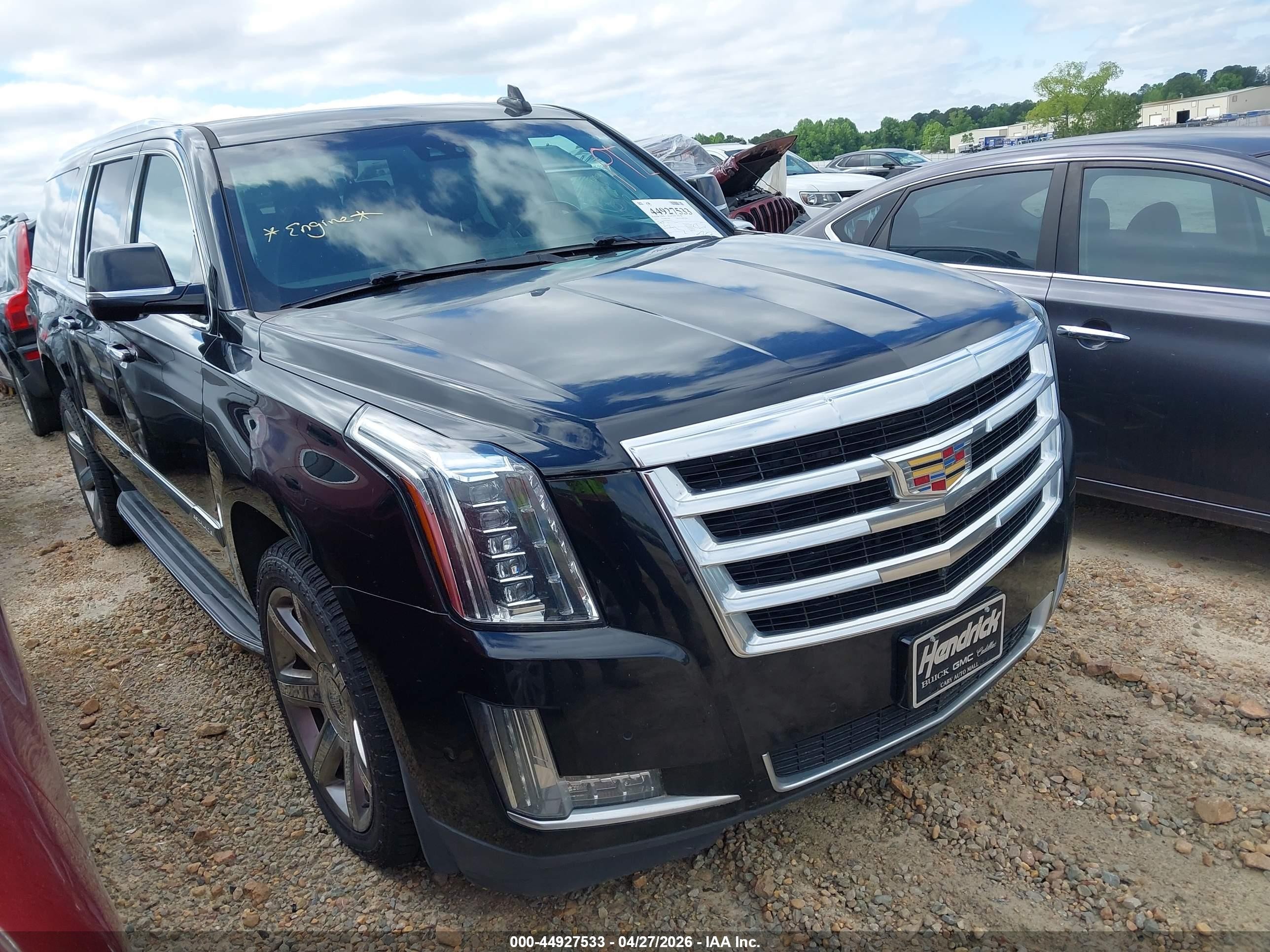 2017 Cadillac Escalade ESV Luxury, VIN 1GYS4HKJ2HR361121 — Normal wear